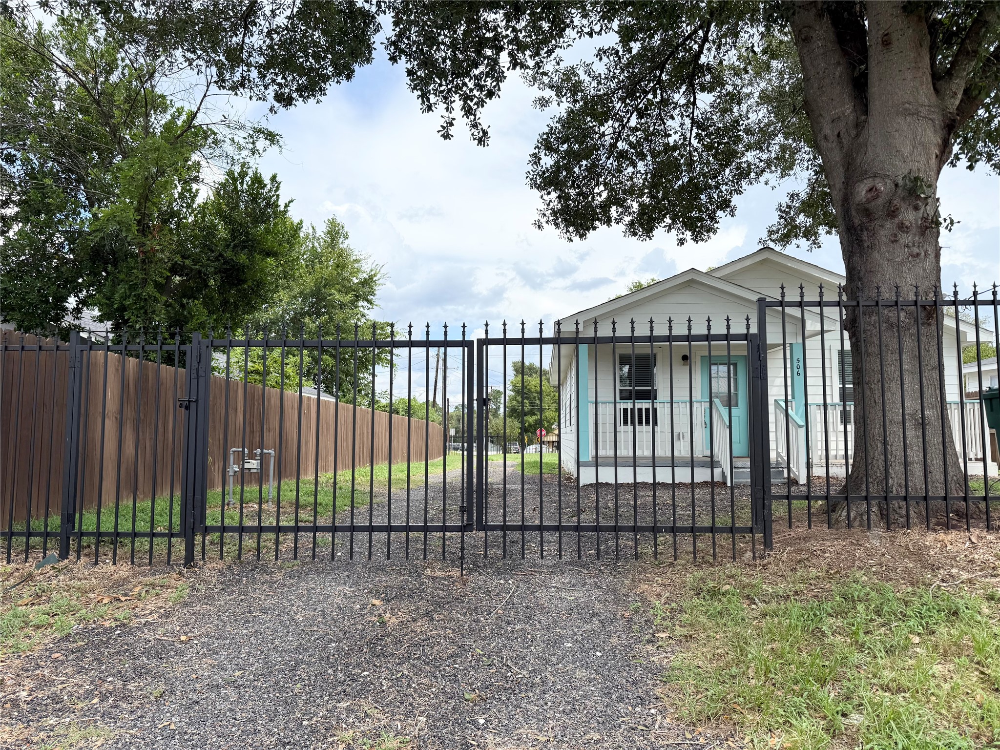 506 N Thomason Street Property Photo 16