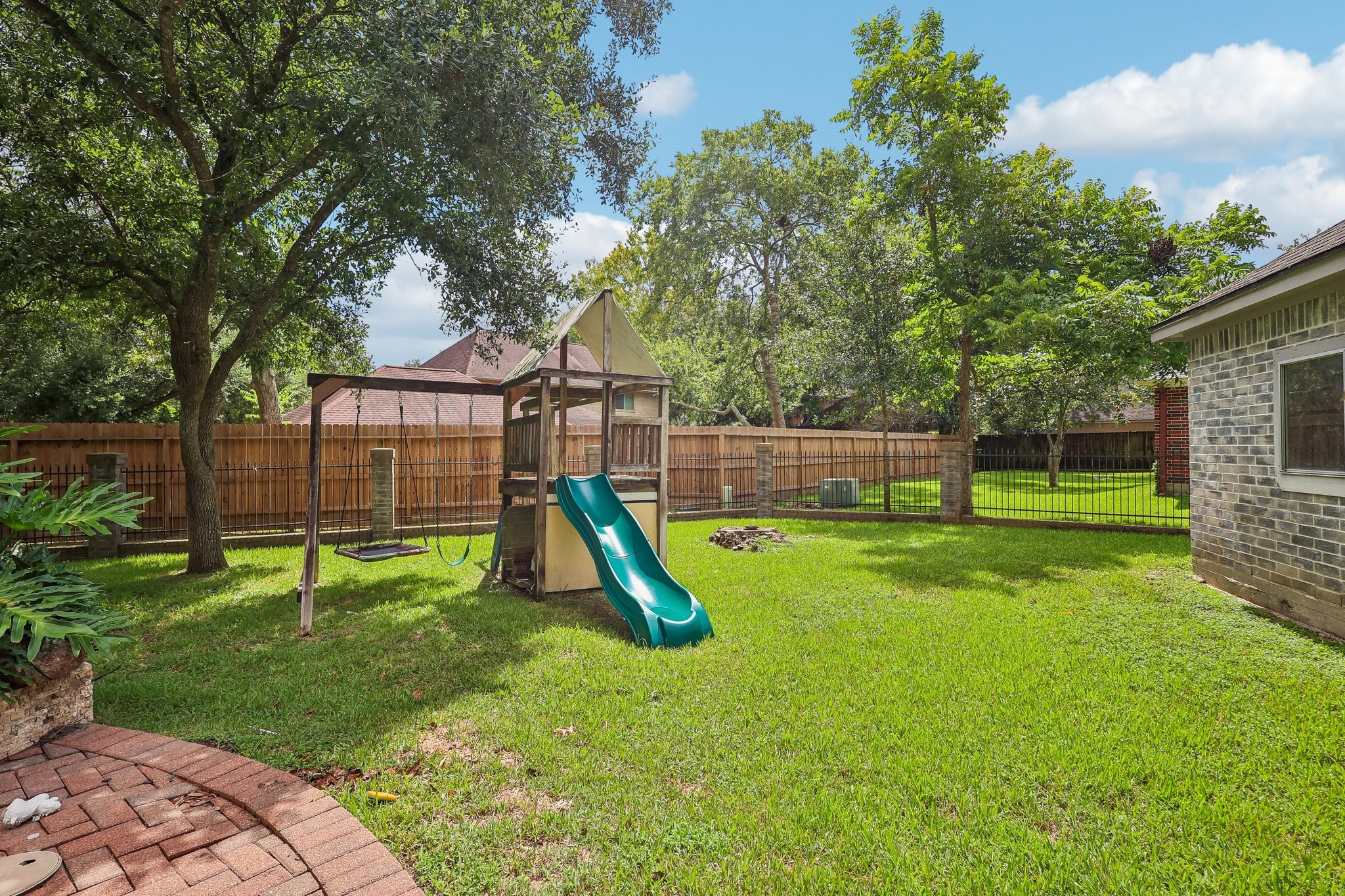 907 Remington Court Property Photo 32