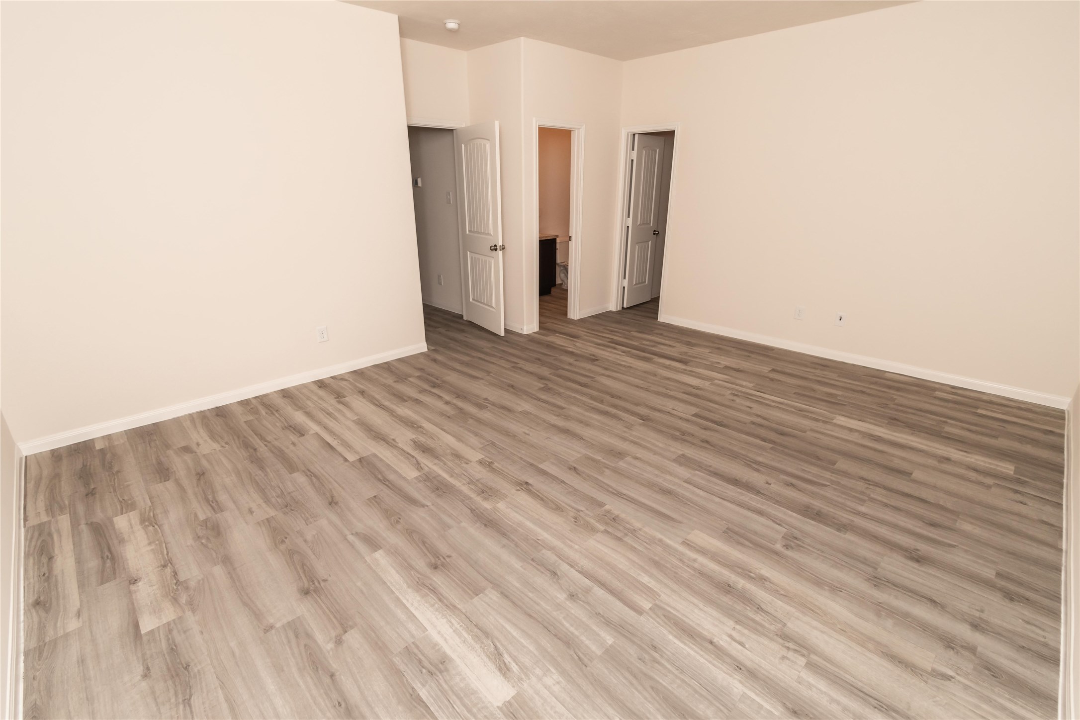 6247 Brenwood Circle Property Photo 8