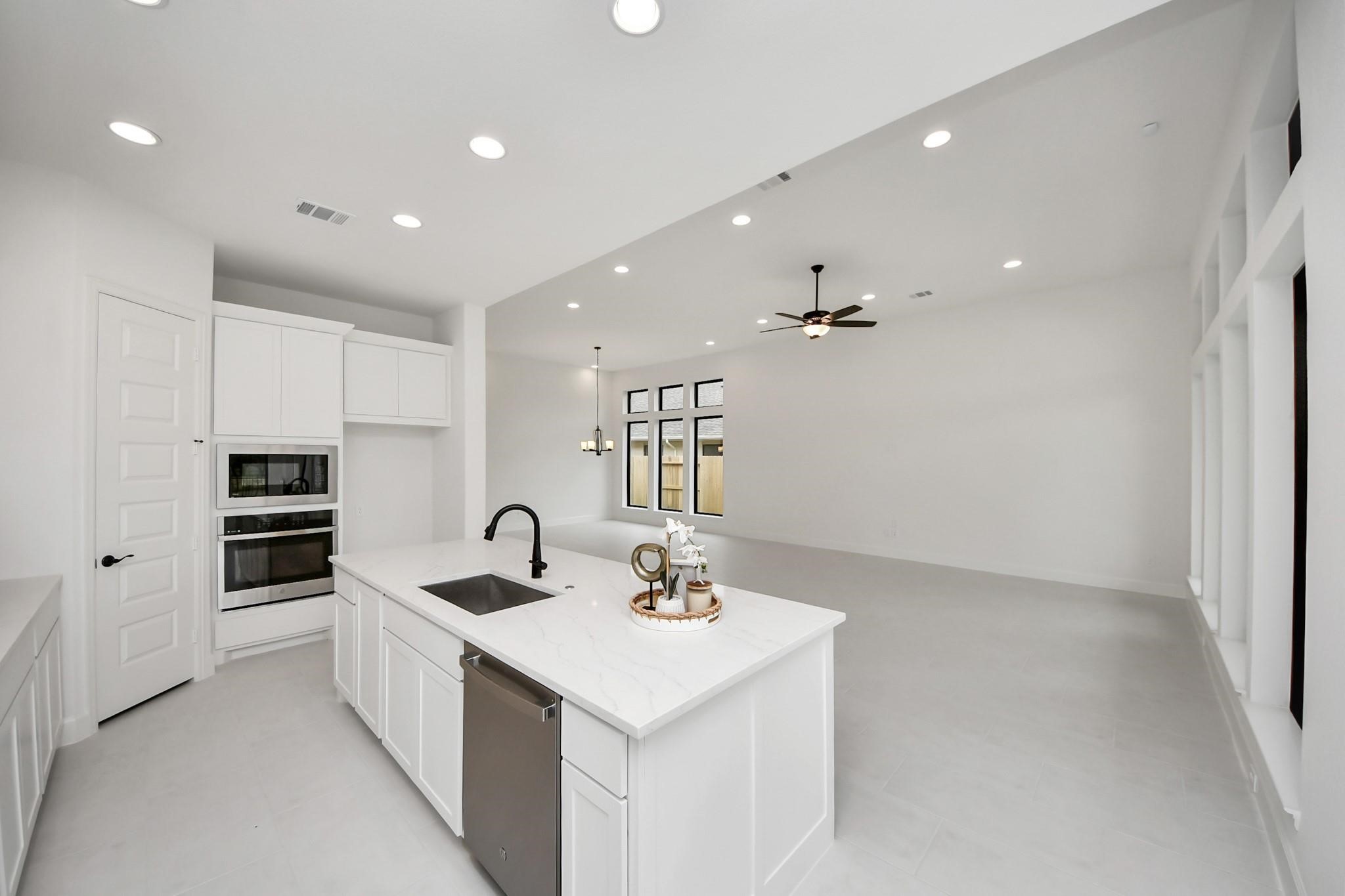 8706 Incandesce Rise Drive Property Photo 17