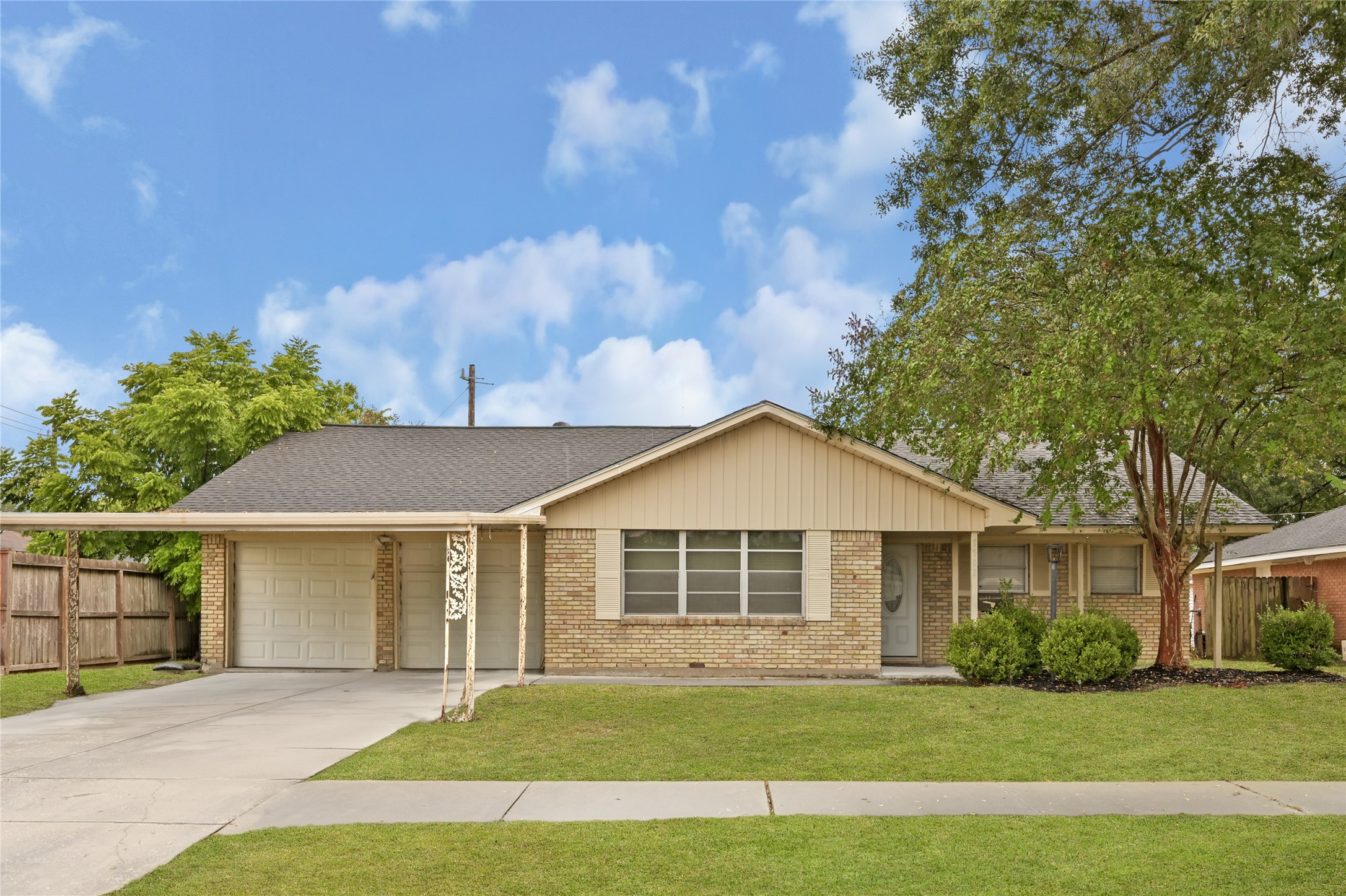 1503 Leneva Lane Property Photo 1