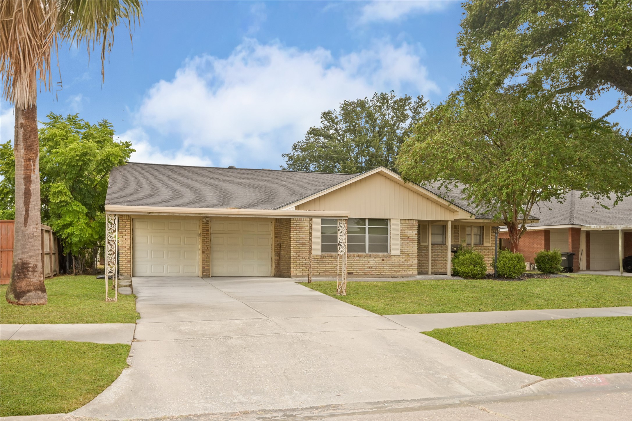 1503 Leneva Lane Property Photo 2