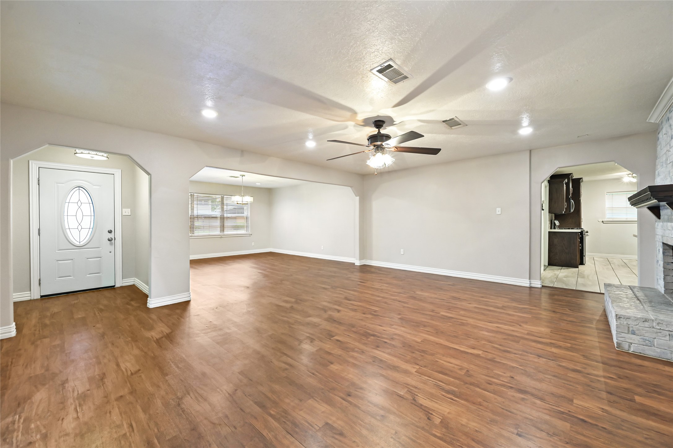 1503 Leneva Lane Property Photo 3