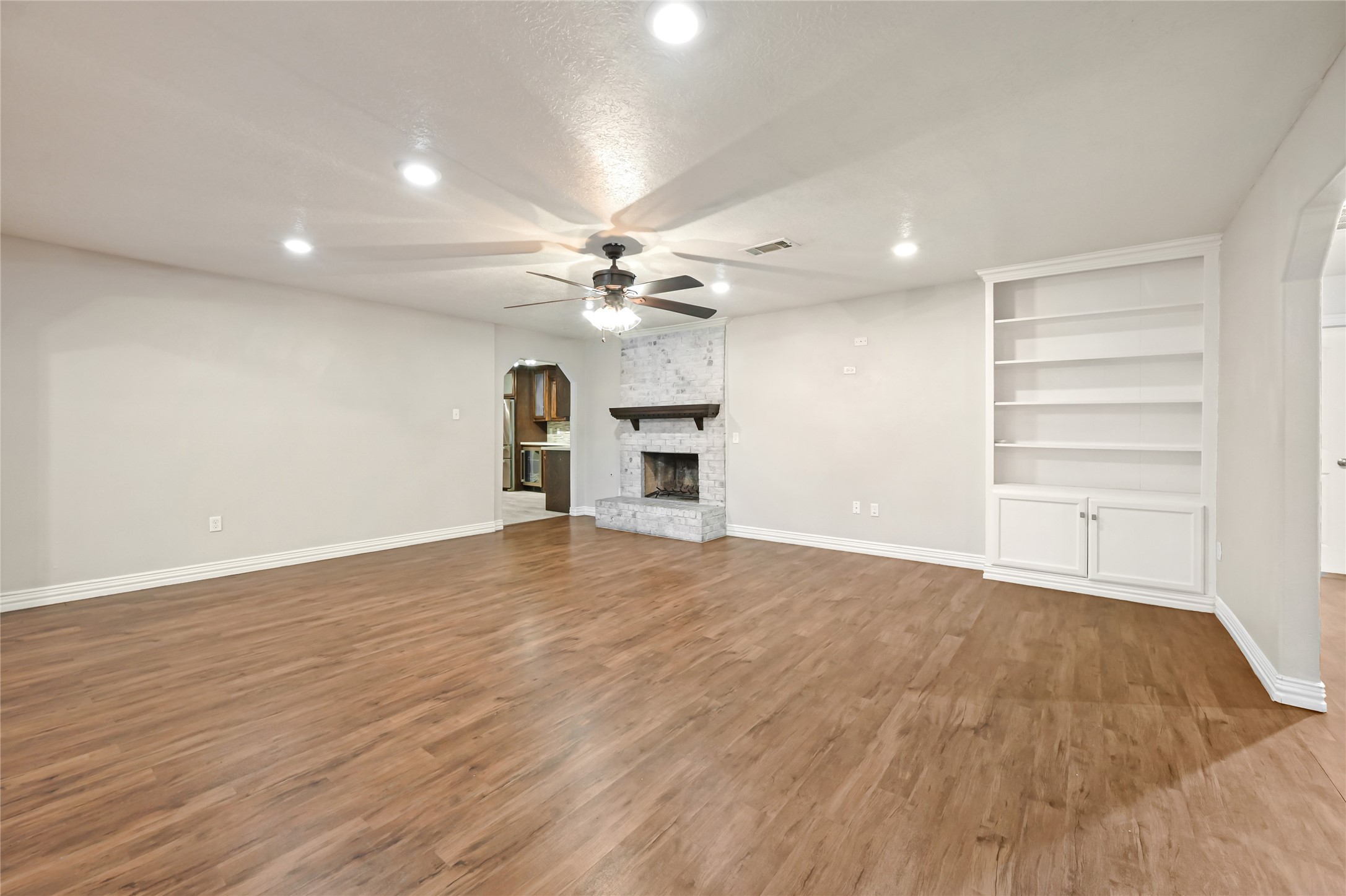 1503 Leneva Lane Property Photo 4