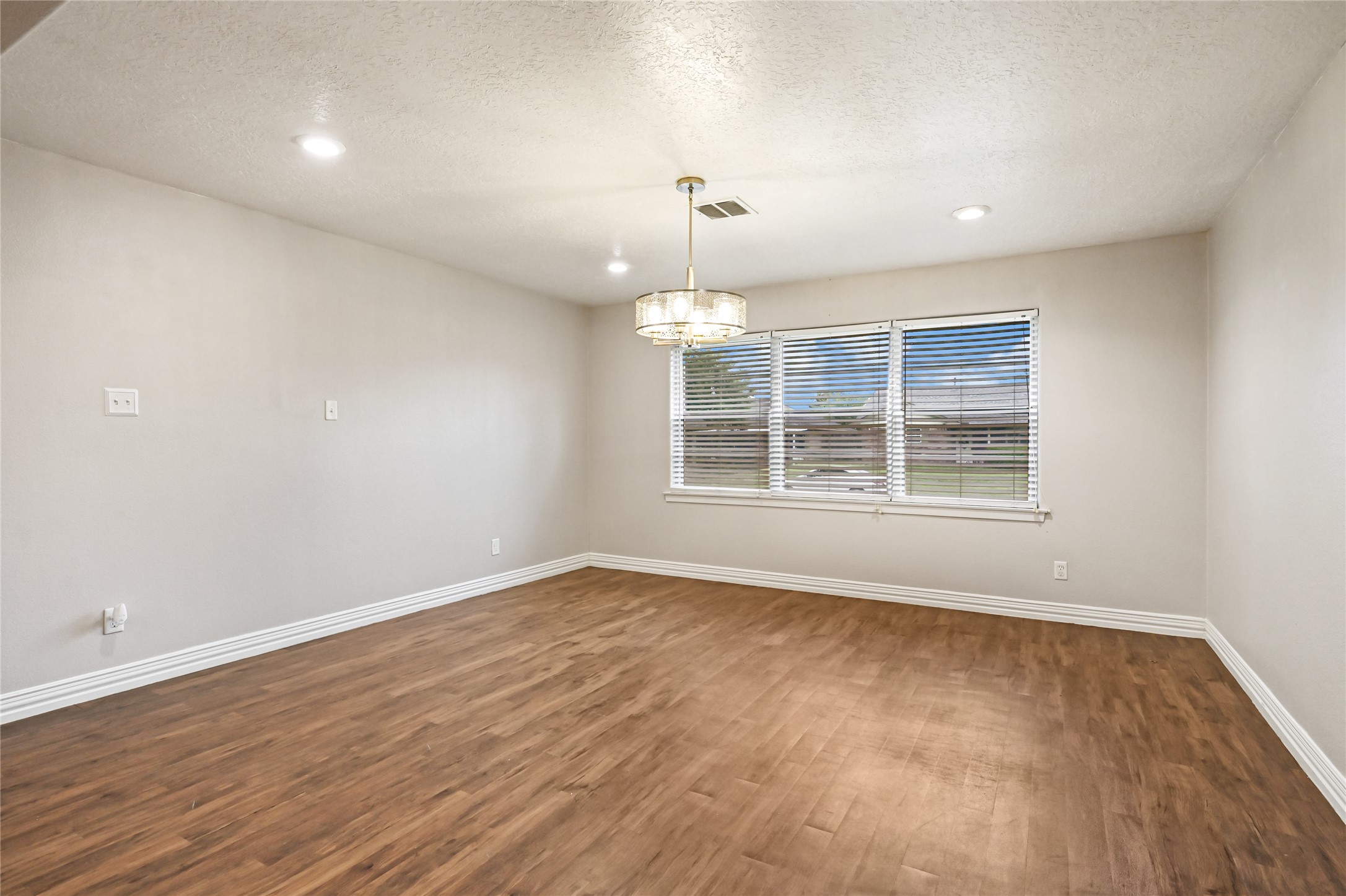 1503 Leneva Lane Property Photo 6