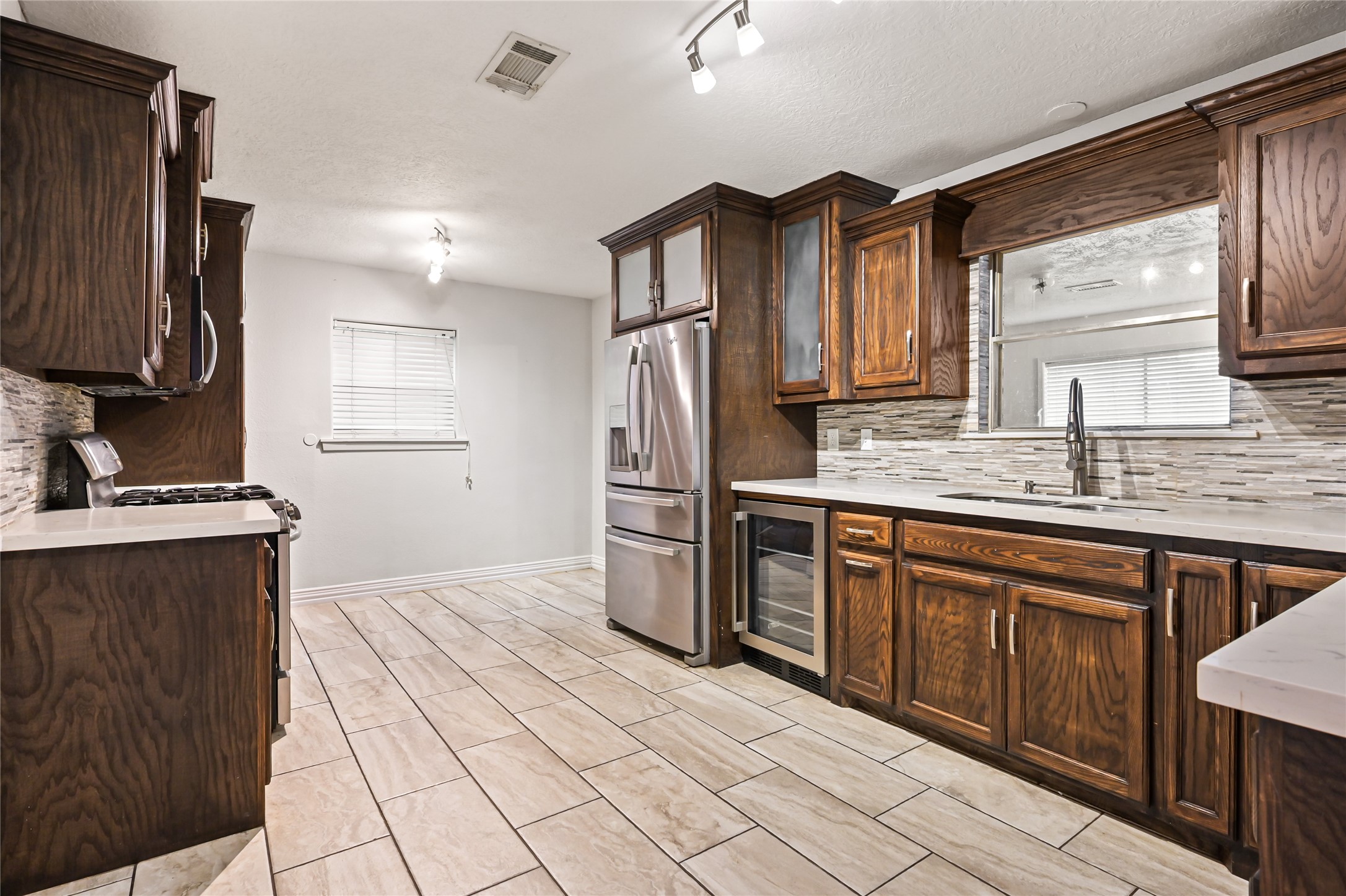 1503 Leneva Lane Property Photo 7