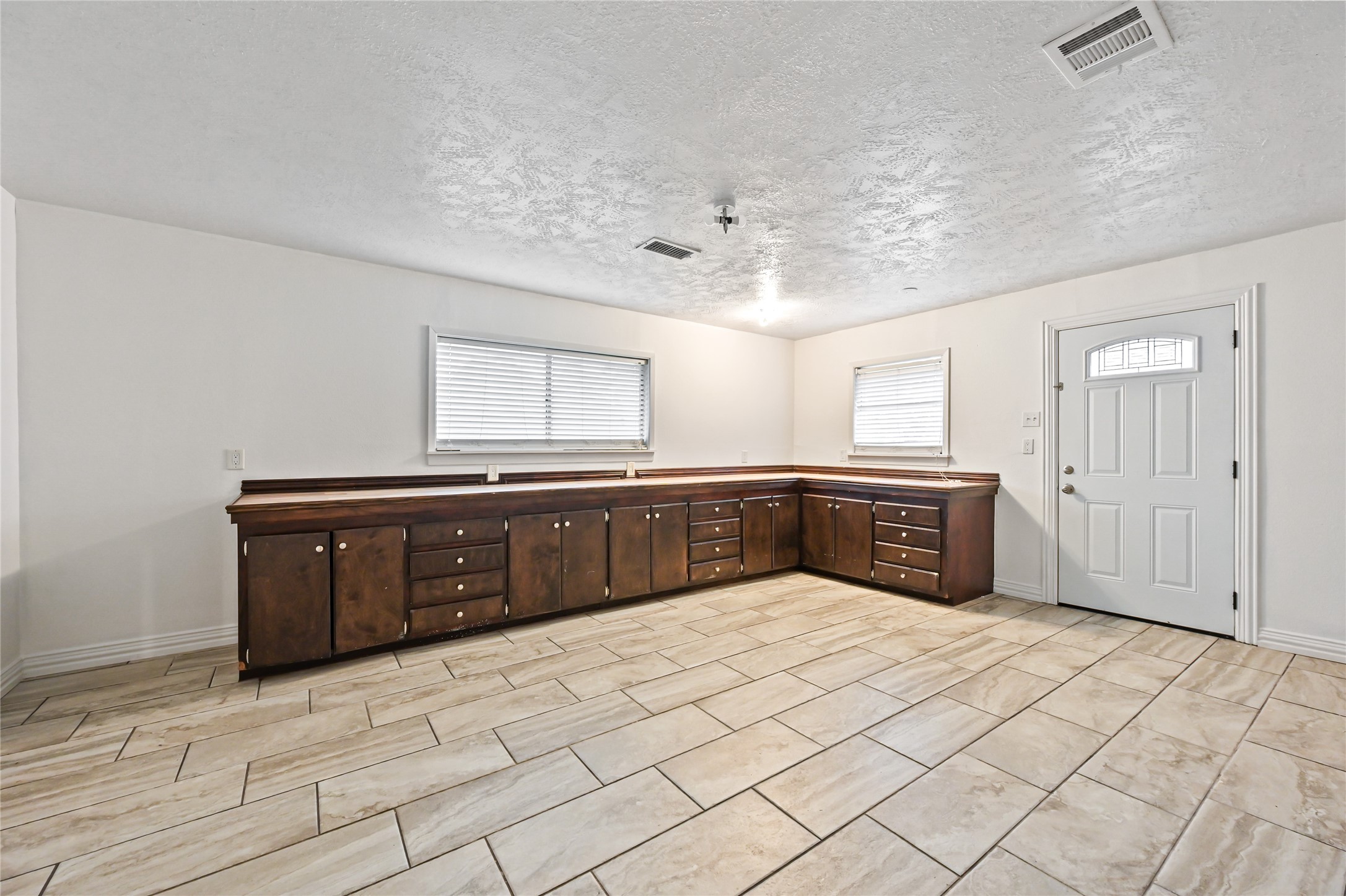 1503 Leneva Lane Property Photo 9