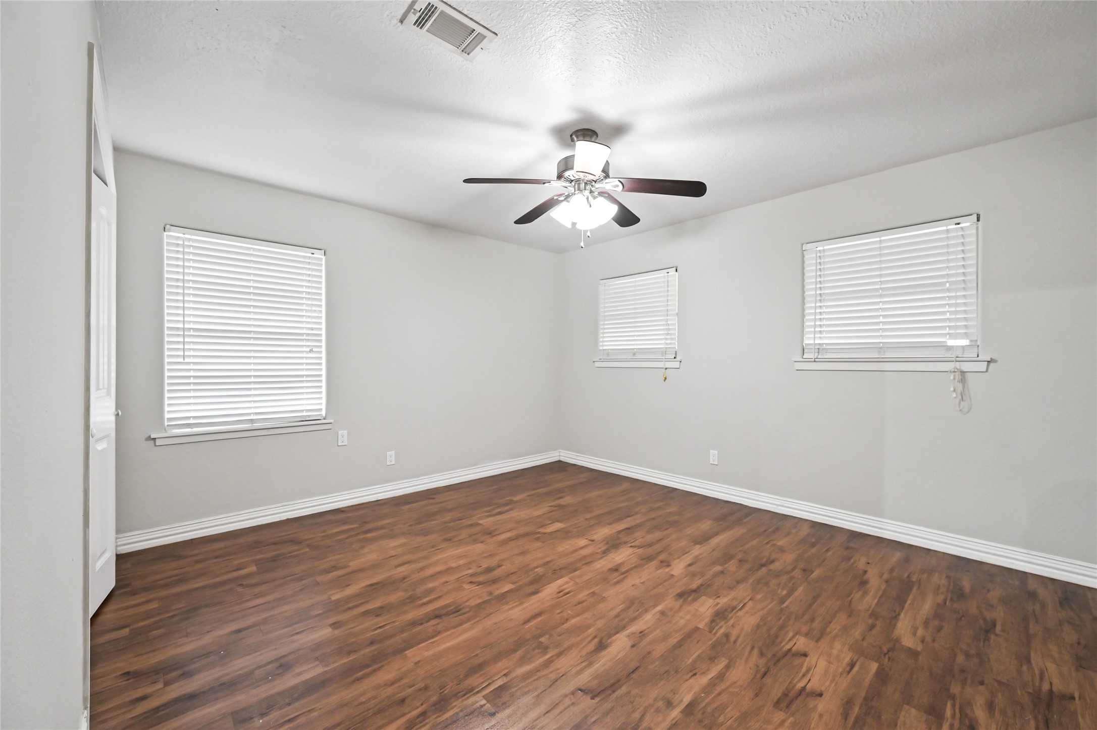 1503 Leneva Lane Property Photo 10