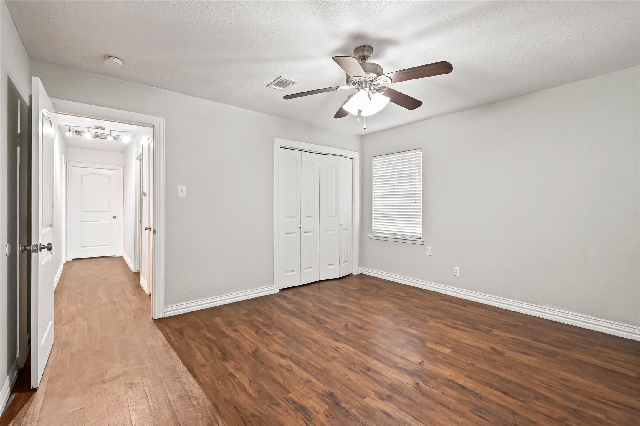 1503 Leneva Lane Property Photo 11