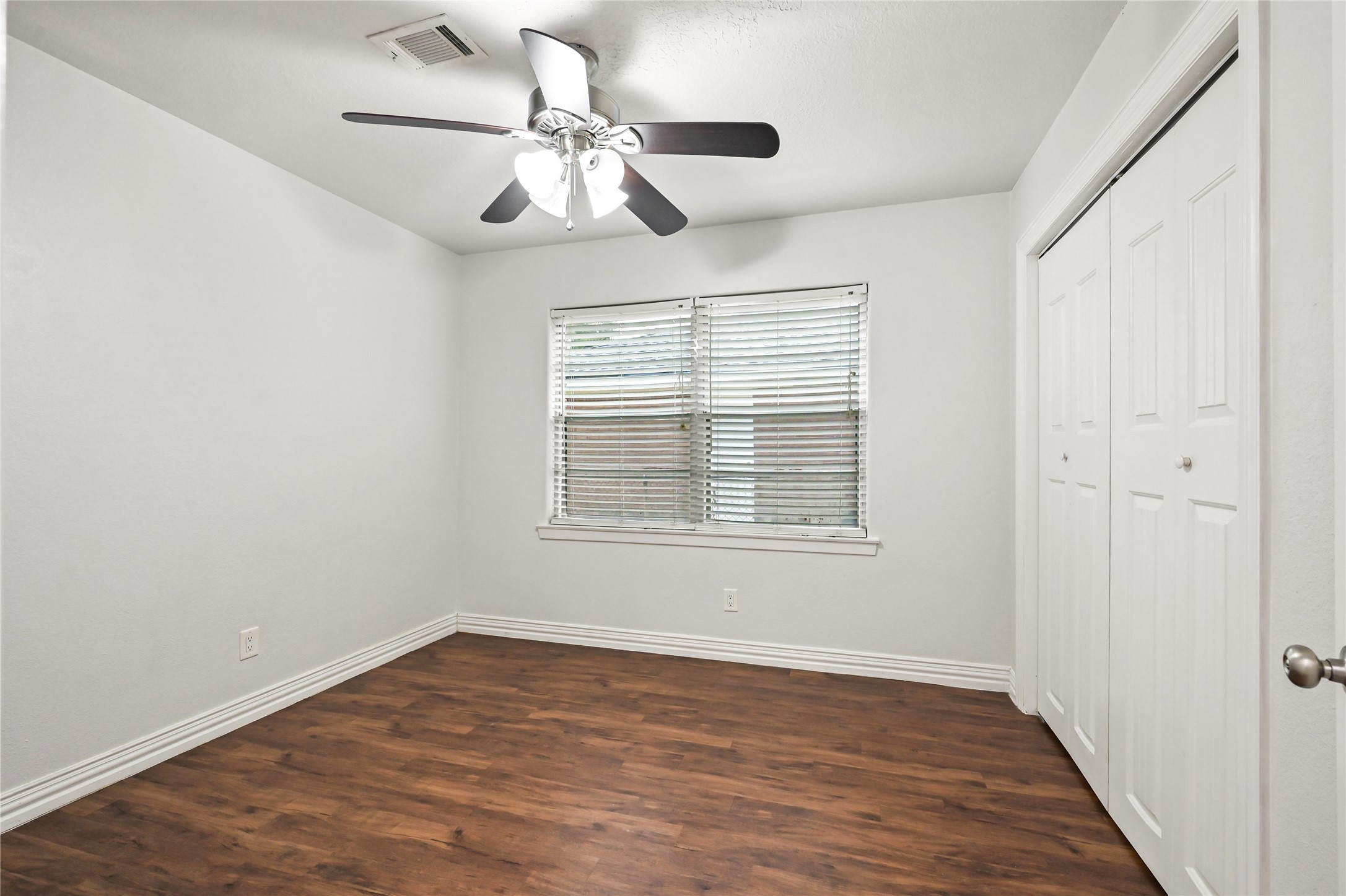 1503 Leneva Lane Property Photo 12