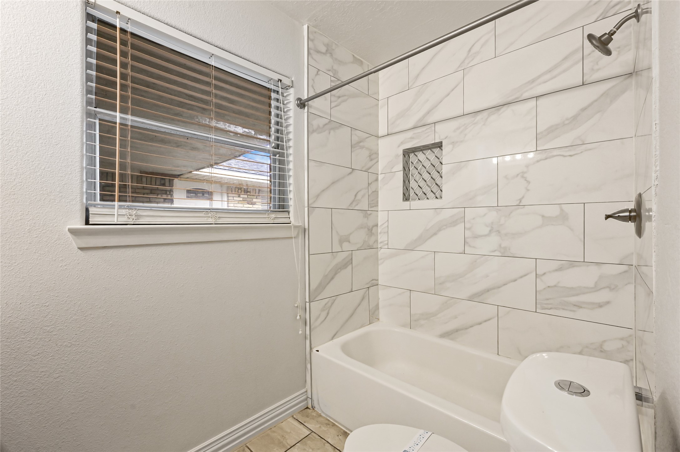 1503 Leneva Lane Property Photo 13