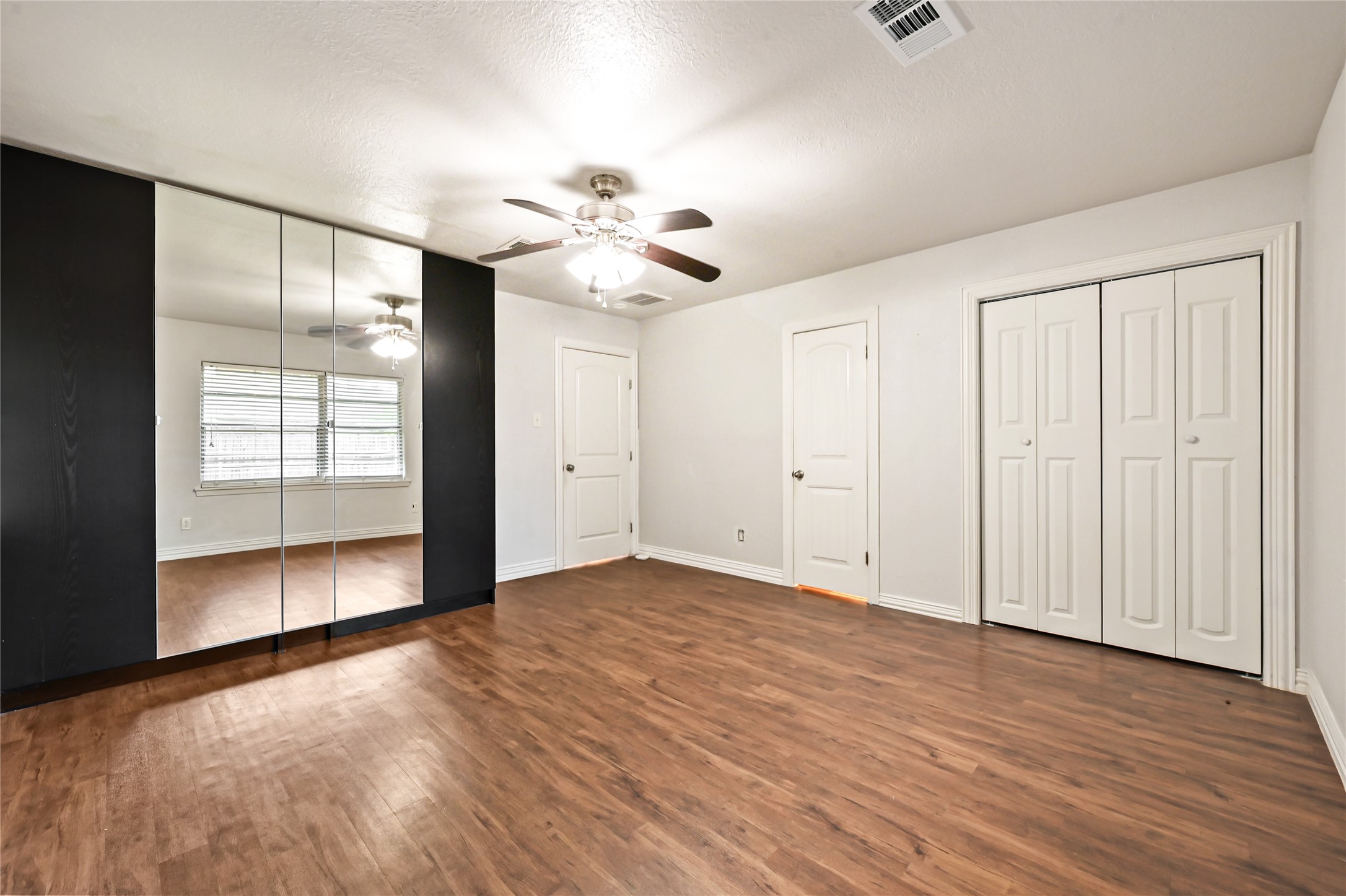 1503 Leneva Lane Property Photo 16