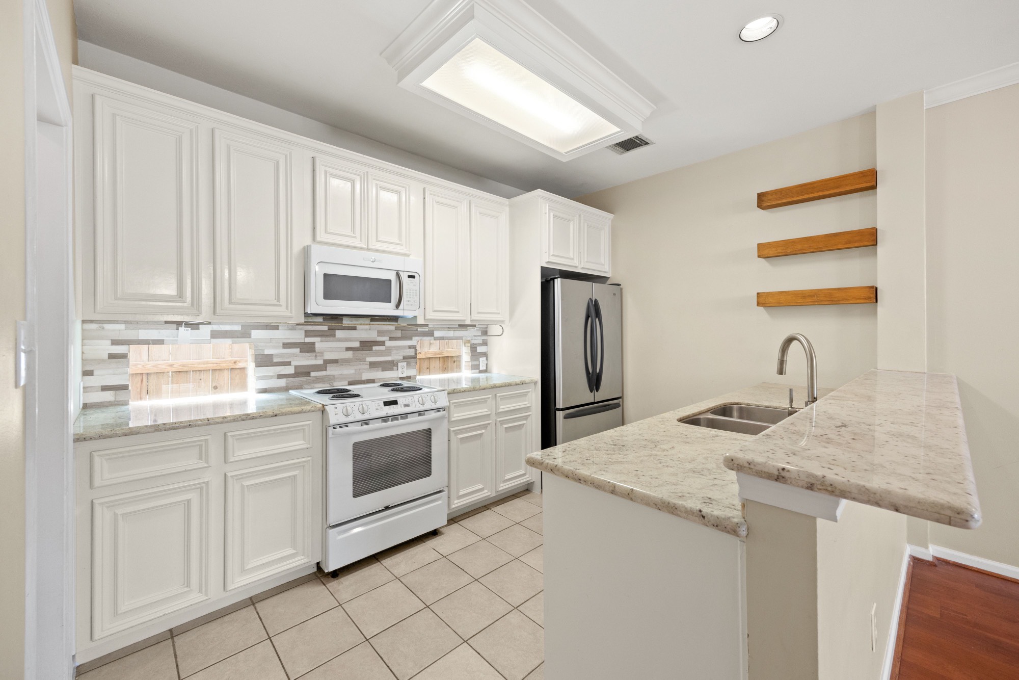 1708 Dennis Street Property Photo 9