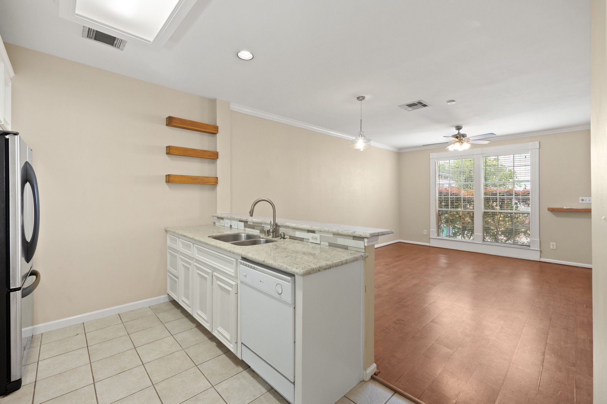 1708 Dennis Street Property Photo 10