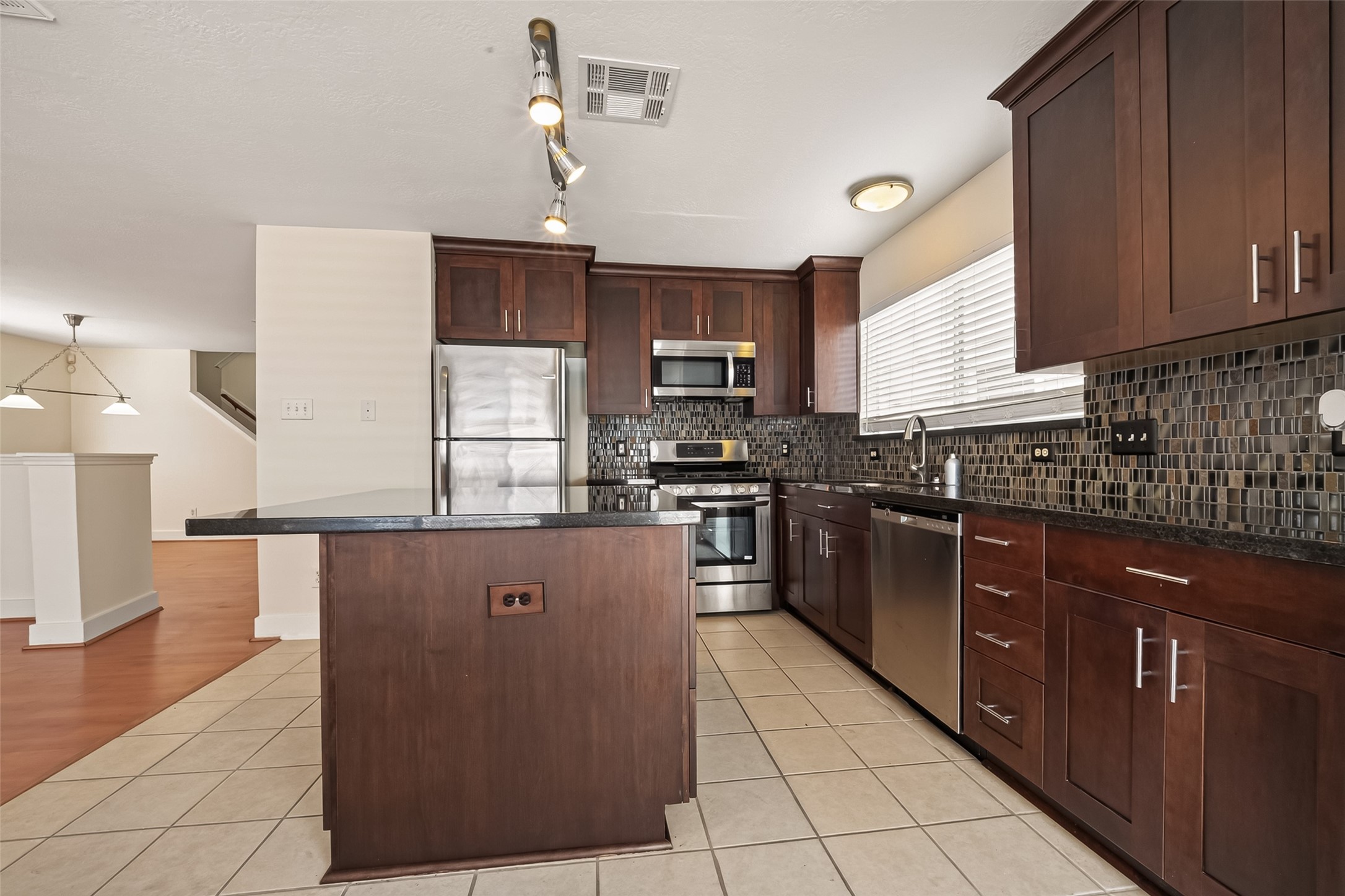 18911 Atasca Oaks Drive Property Photo 12