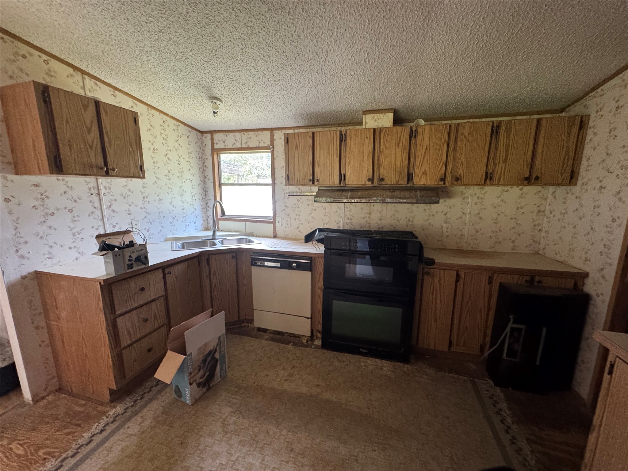 809 Campbell Road Property Photo 14