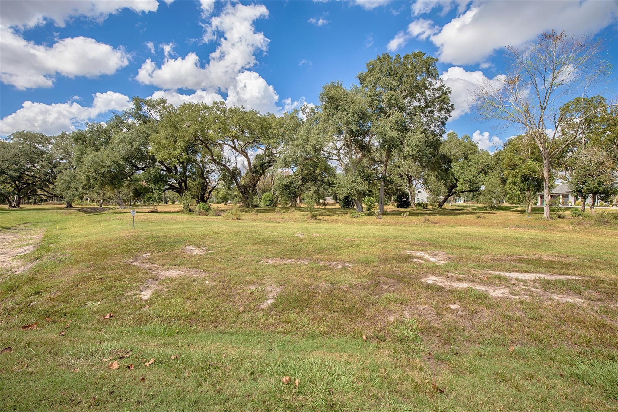 2710 Whispering Pine Drive Property Photo 3