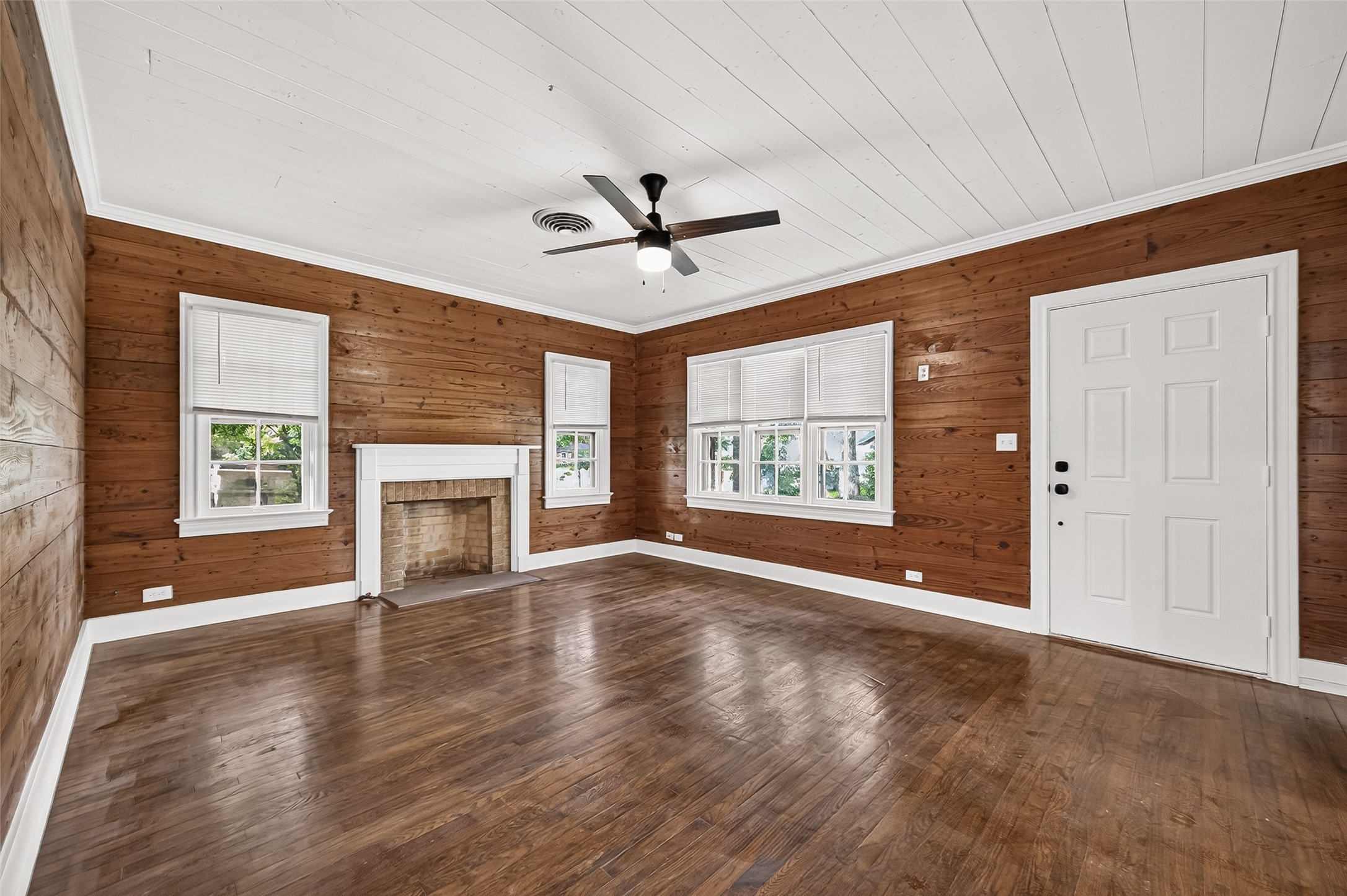 321 S Arcola Street Property Photo 2