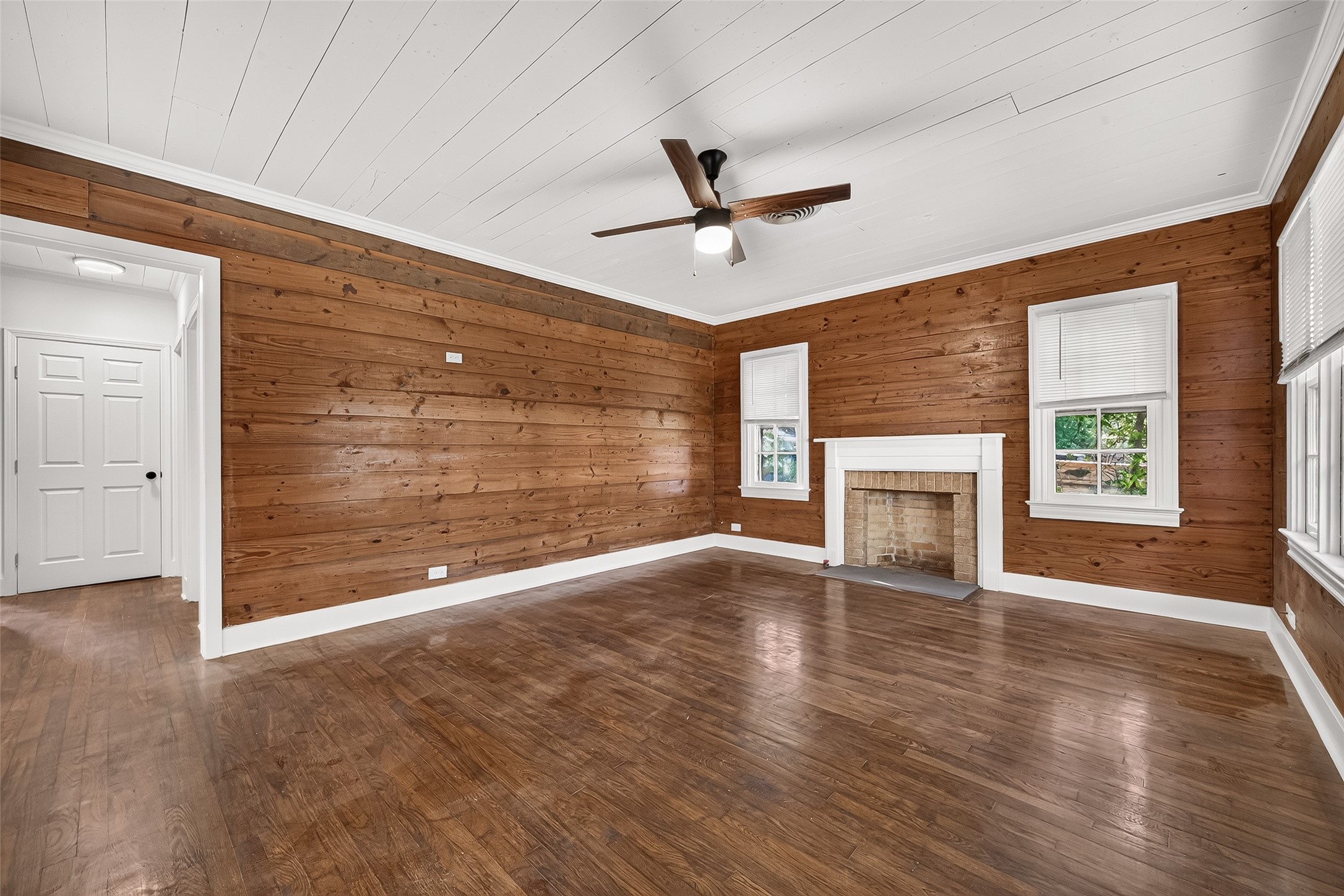 321 S Arcola Street Property Photo 4