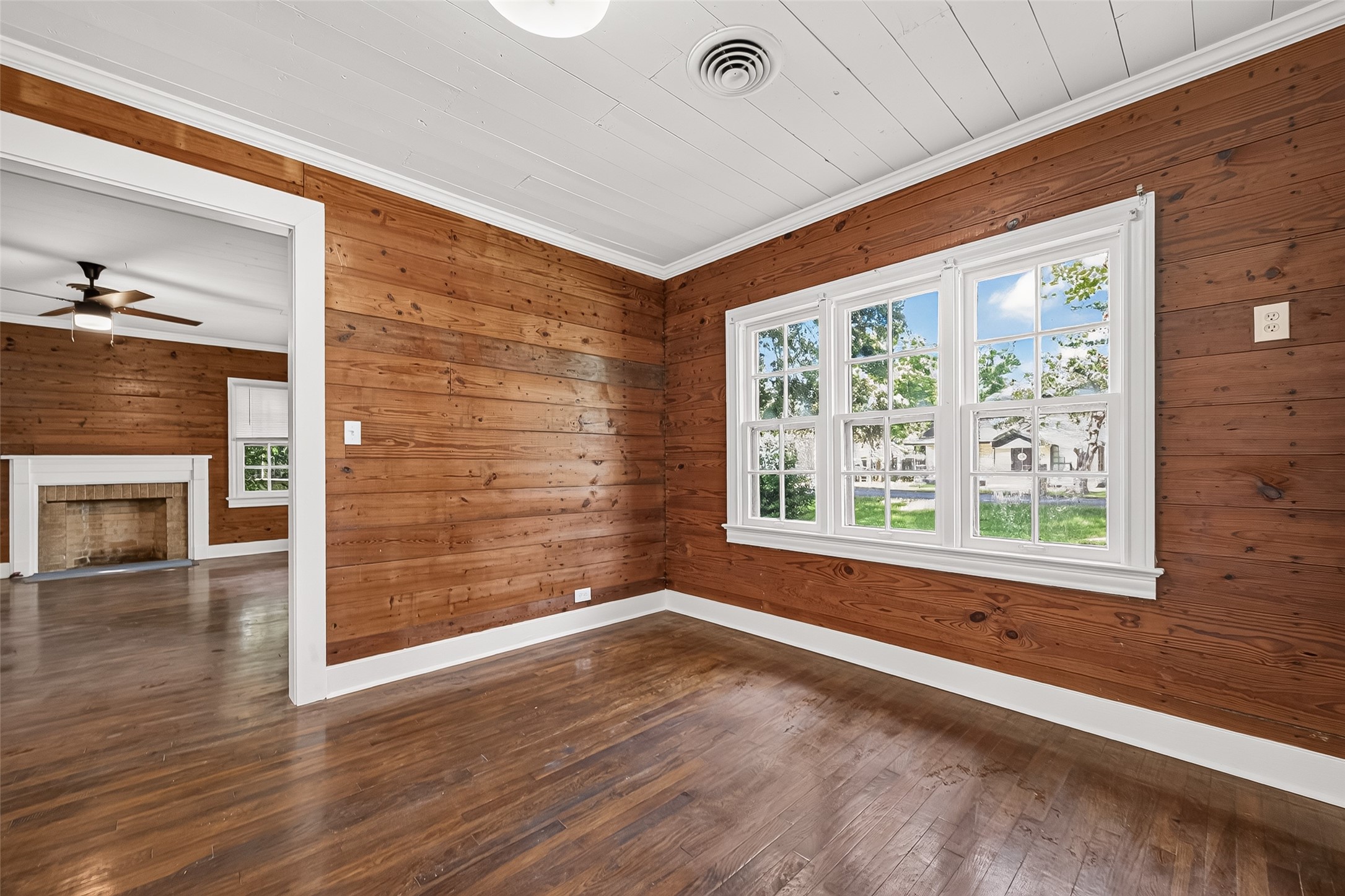 321 S Arcola Street Property Photo 6