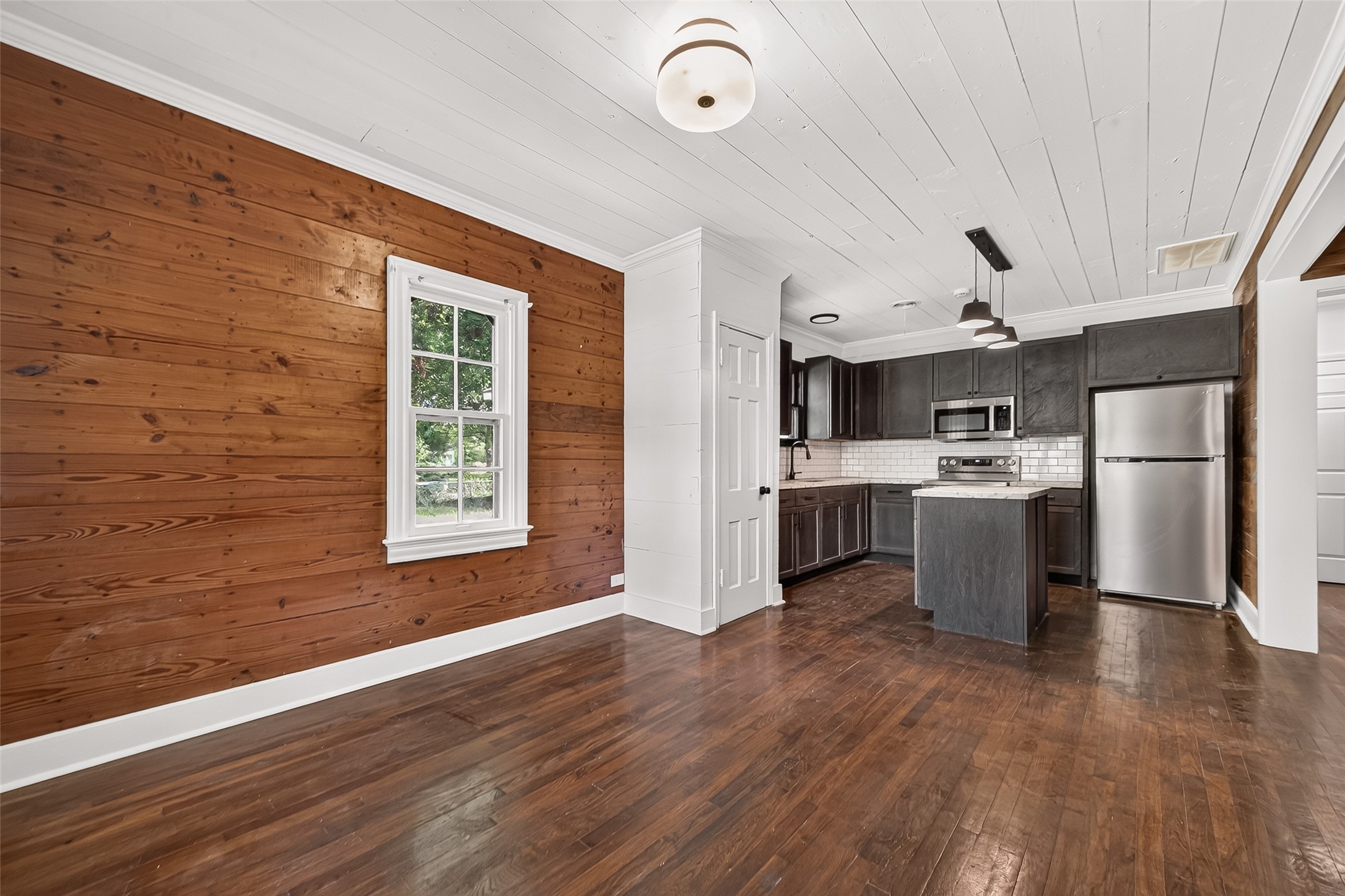 321 S Arcola Street Property Photo 8