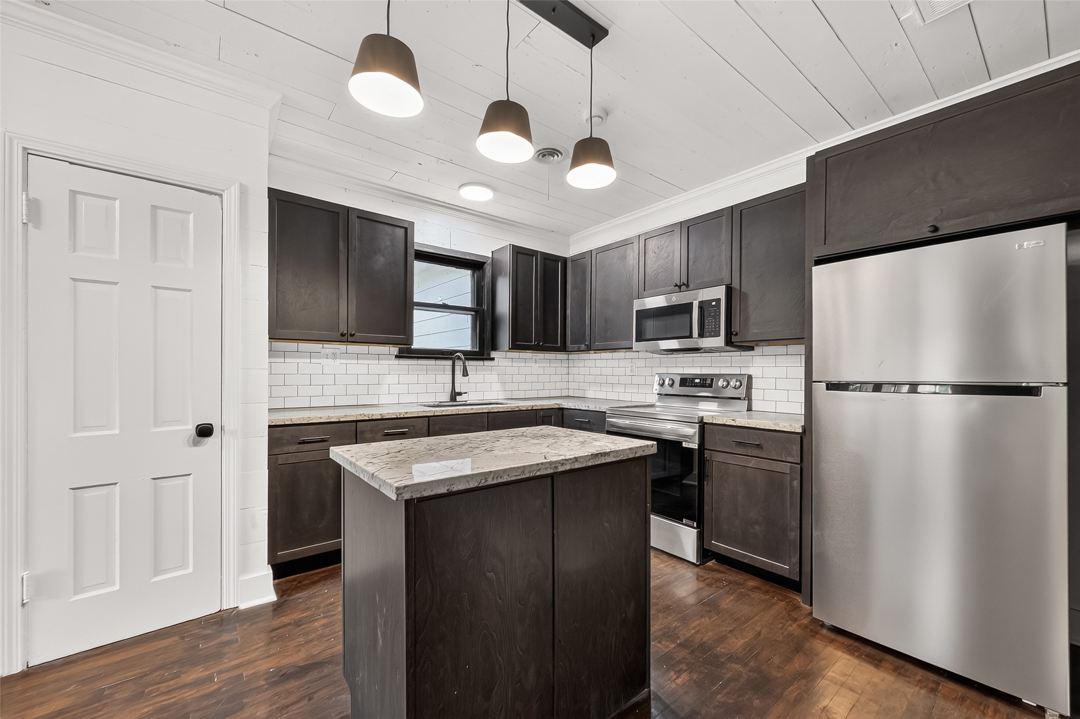 321 S Arcola Street Property Photo 17