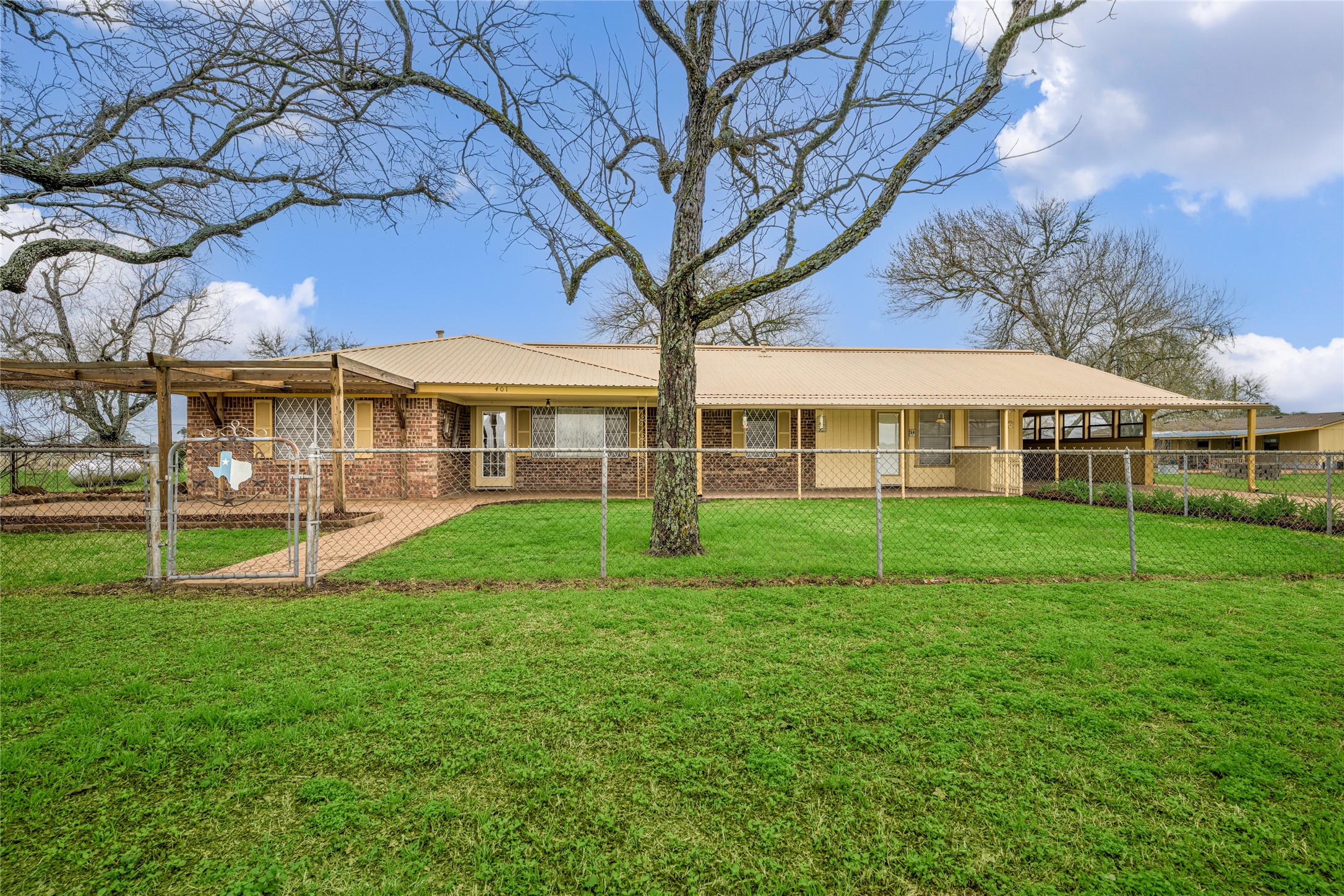 401 Polasek Road Property Photo