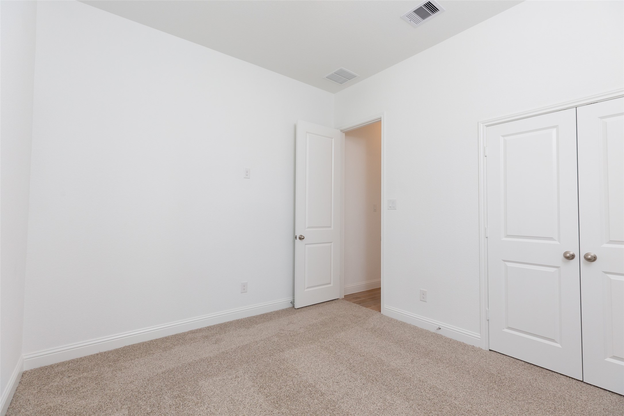 7034 Glennwick Grove Lane Property Photo 4