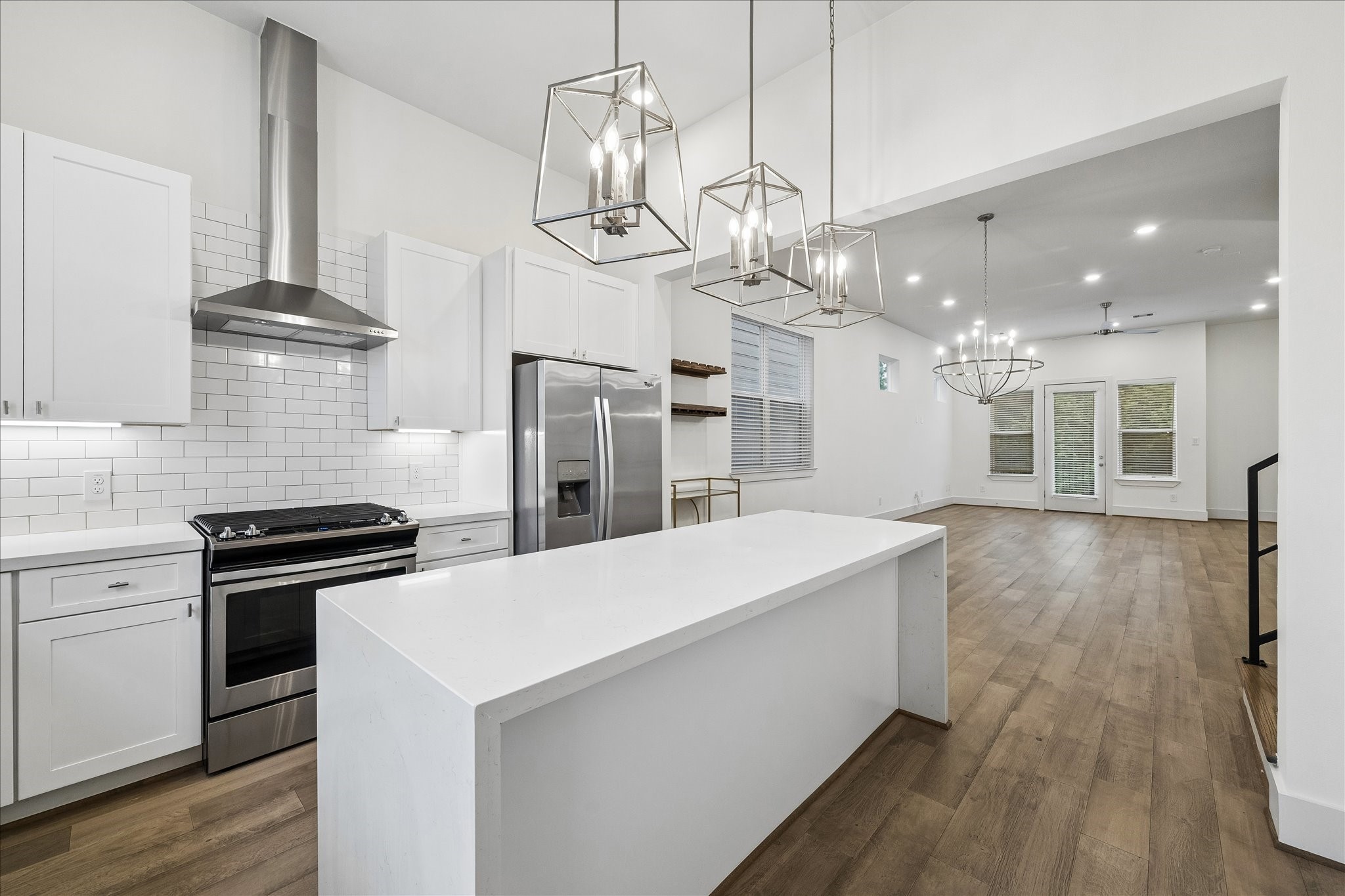 1222 W 21st Street Property Photo 9