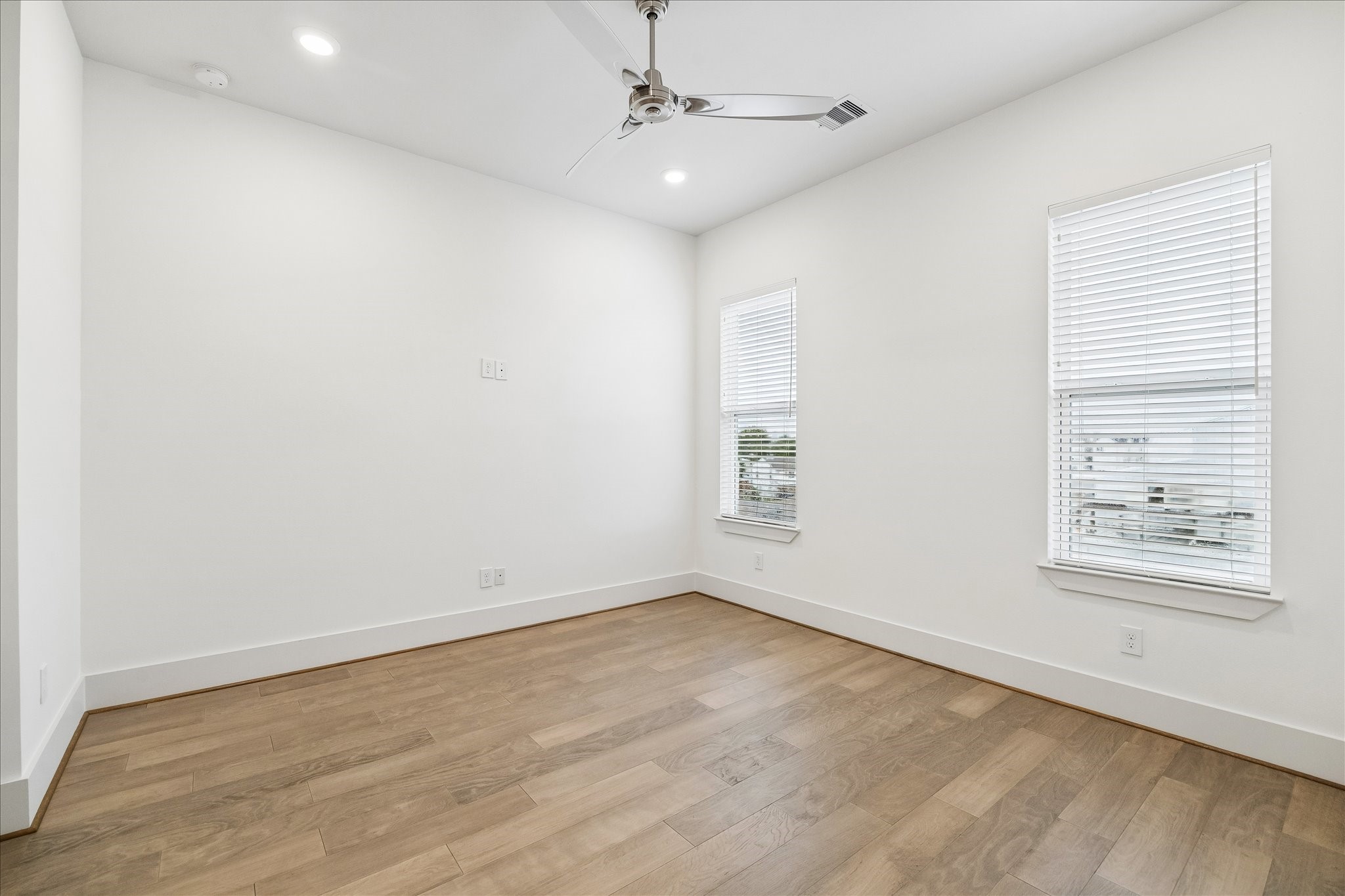 1222 W 21st Street Property Photo 15