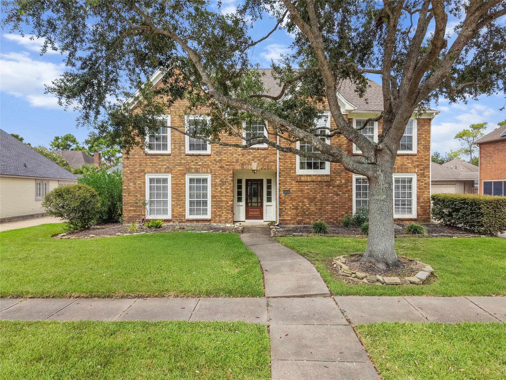 2104 Bay Hill Drive Property Photo 3