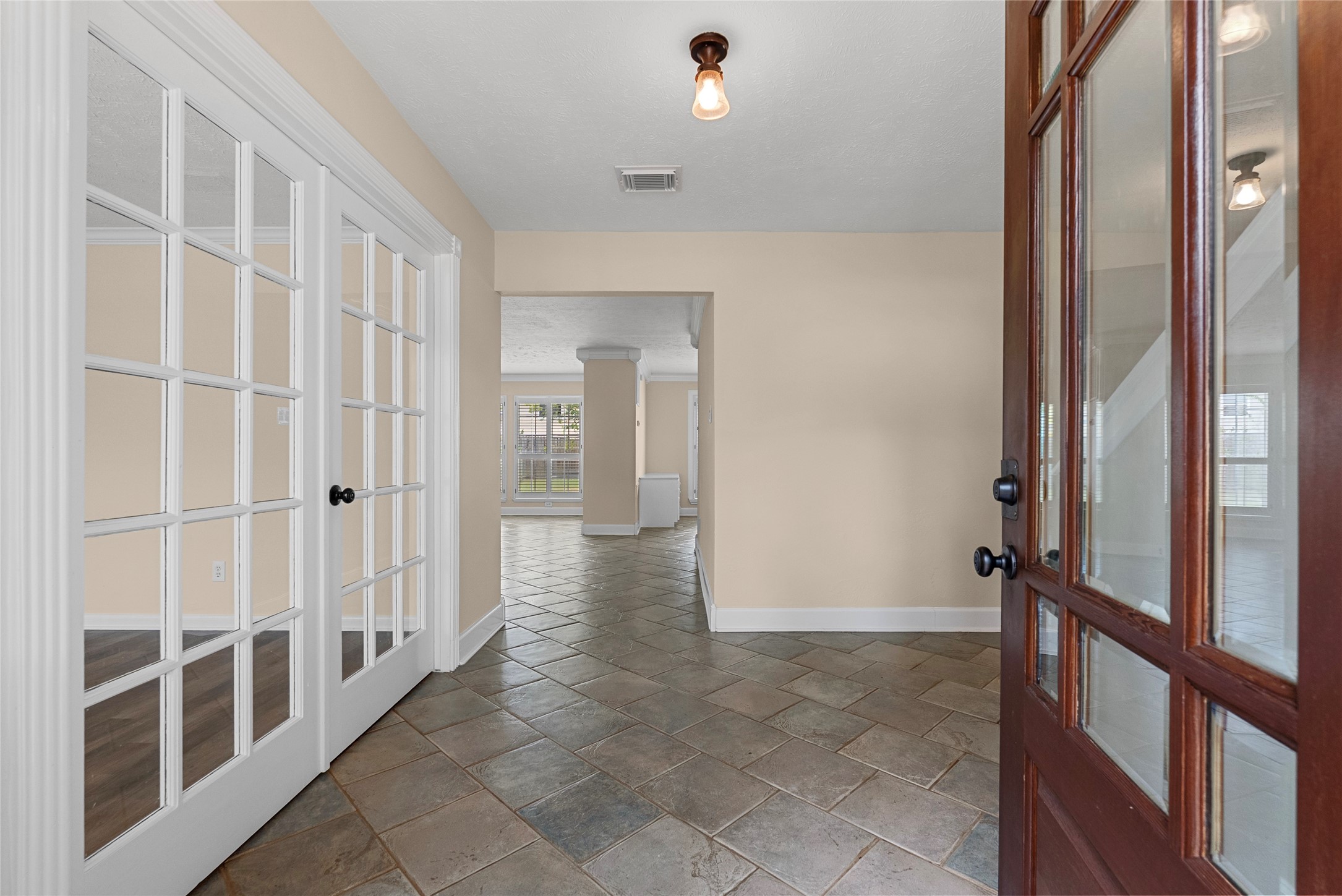 2104 Bay Hill Drive Property Photo 5