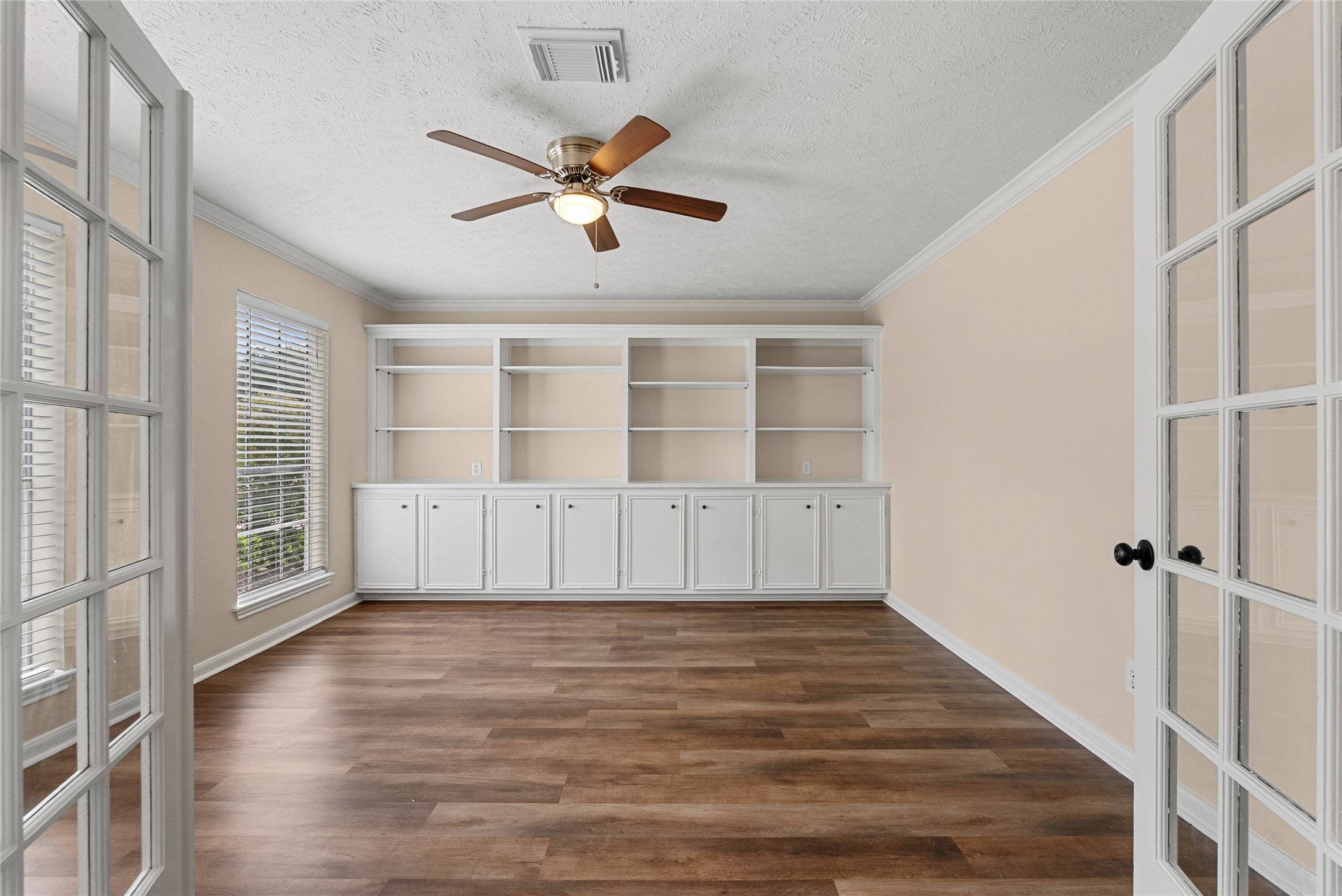 2104 Bay Hill Drive Property Photo 6