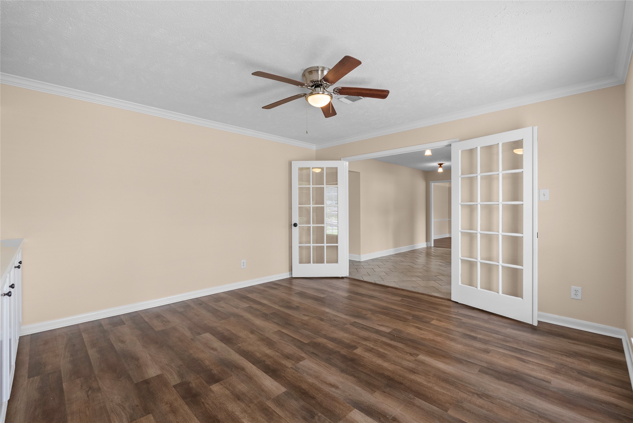 2104 Bay Hill Drive Property Photo 8
