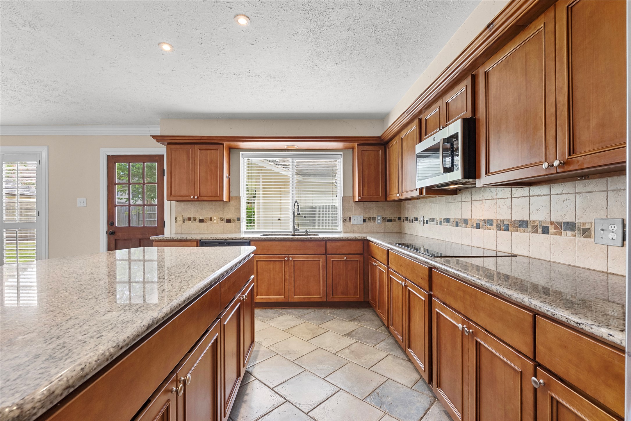 2104 Bay Hill Drive Property Photo 15