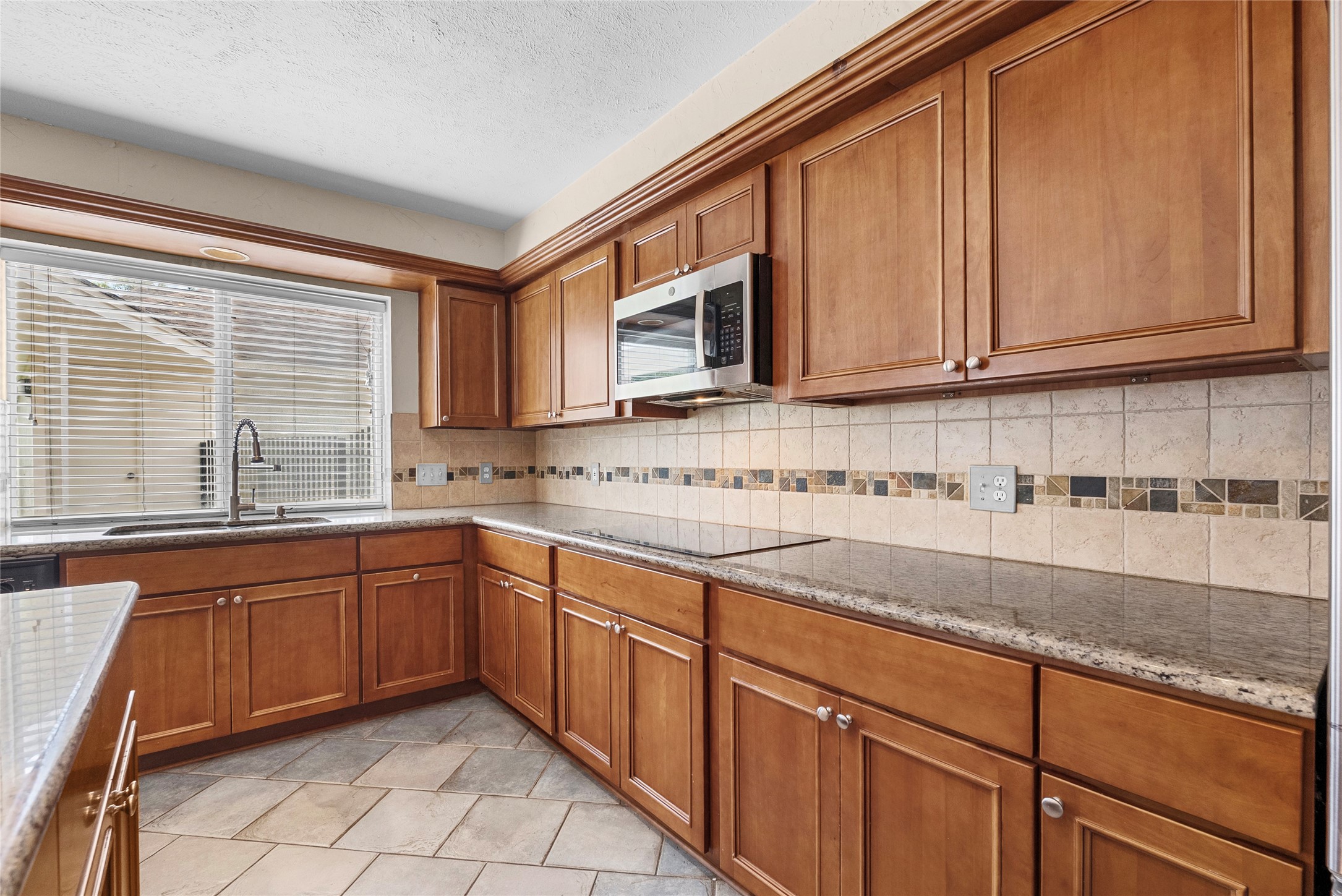2104 Bay Hill Drive Property Photo 17