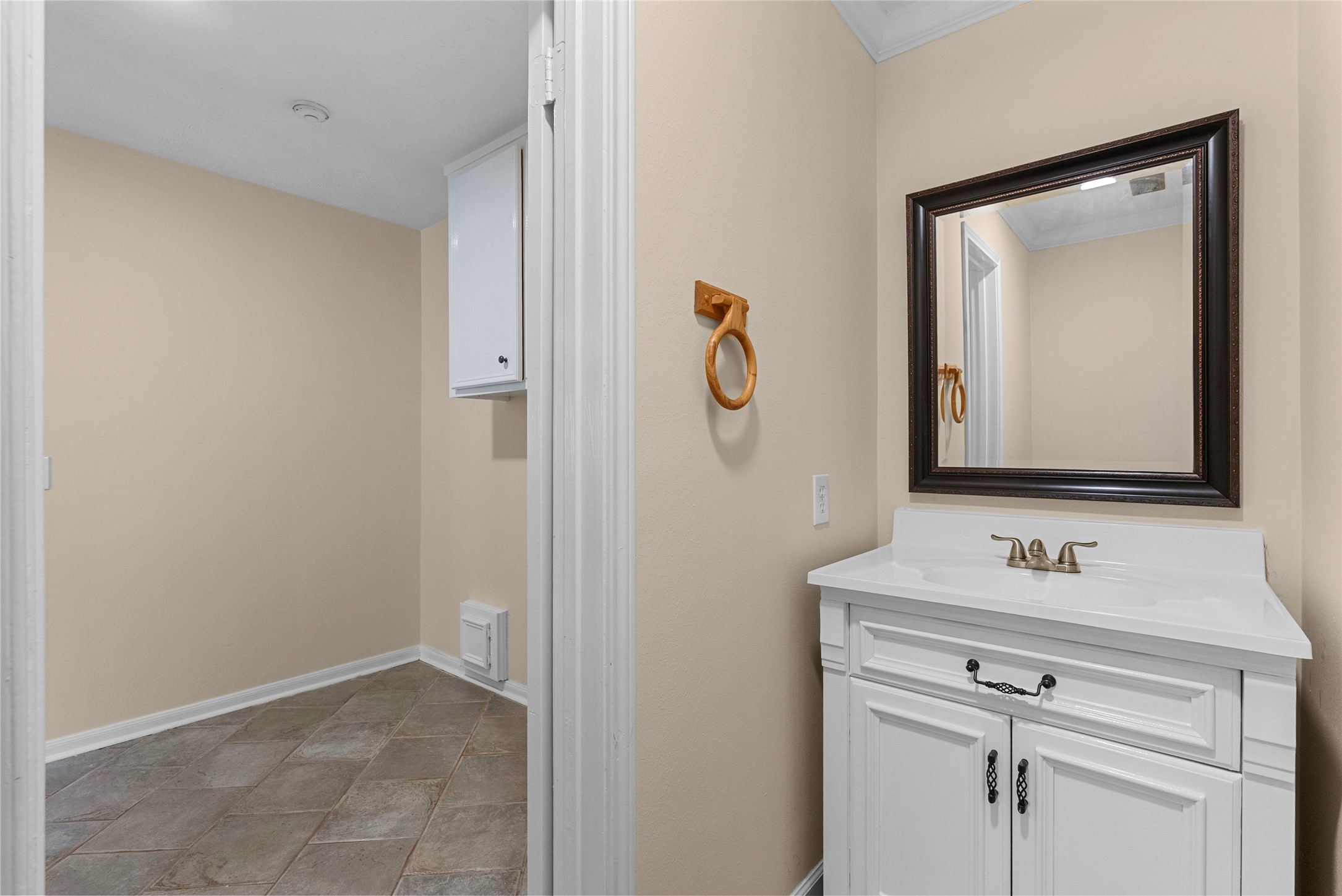 2104 Bay Hill Drive Property Photo 35