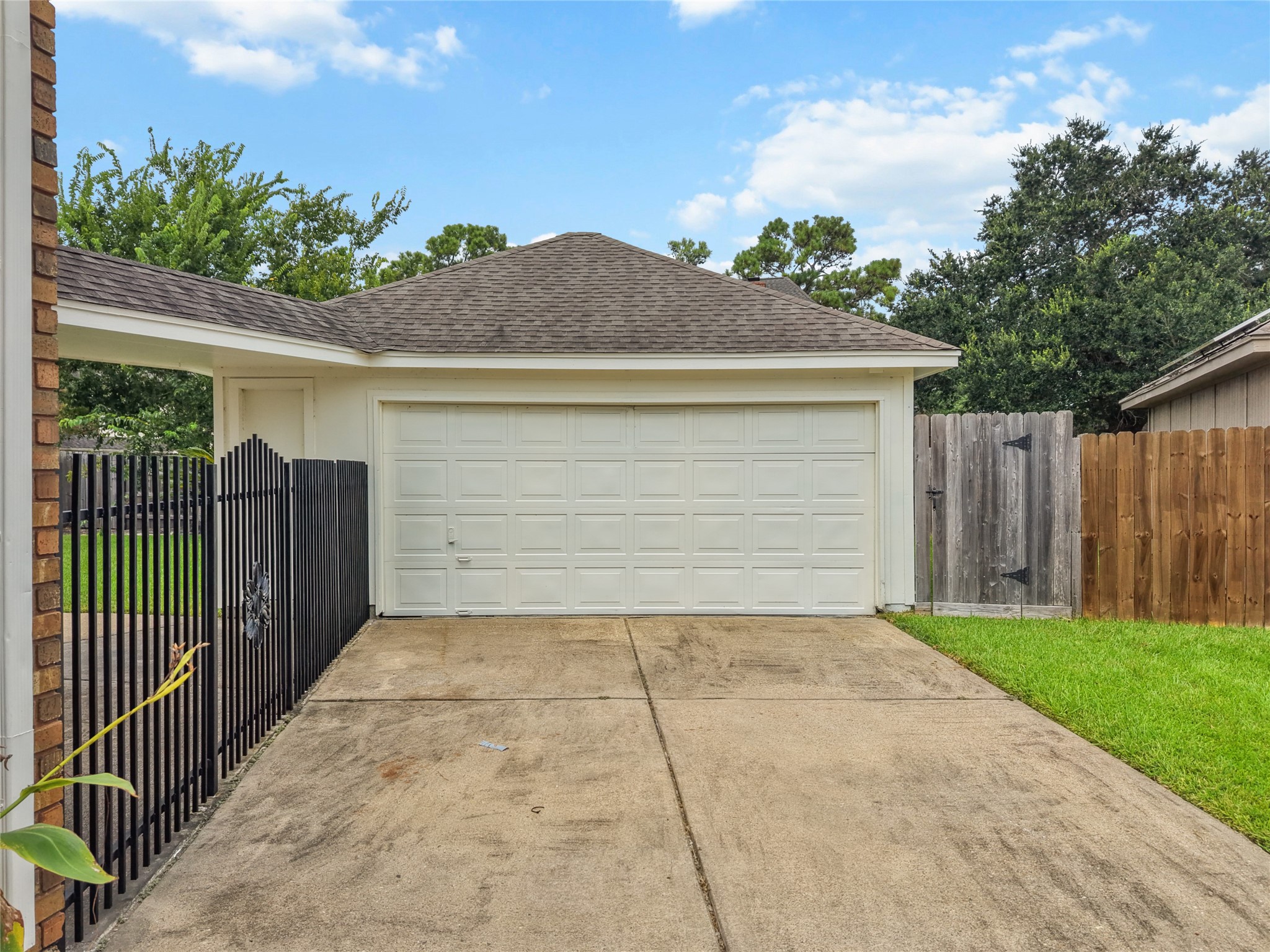 2104 Bay Hill Drive Property Photo 37