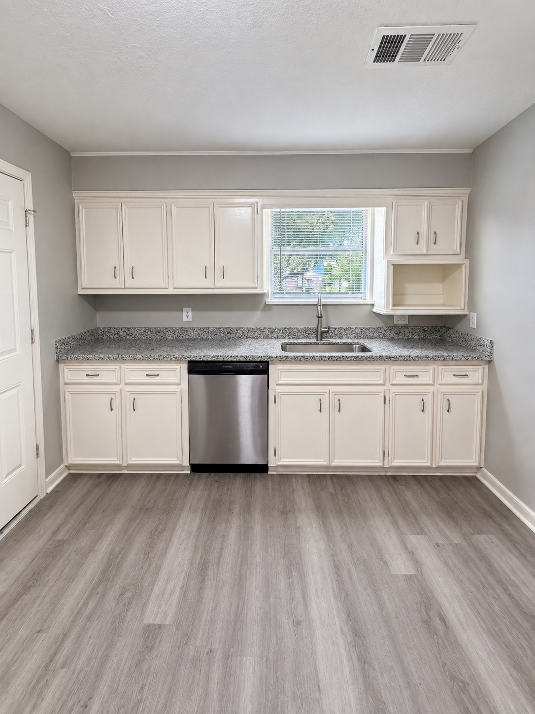 16907 Argyle Road Property Photo 6