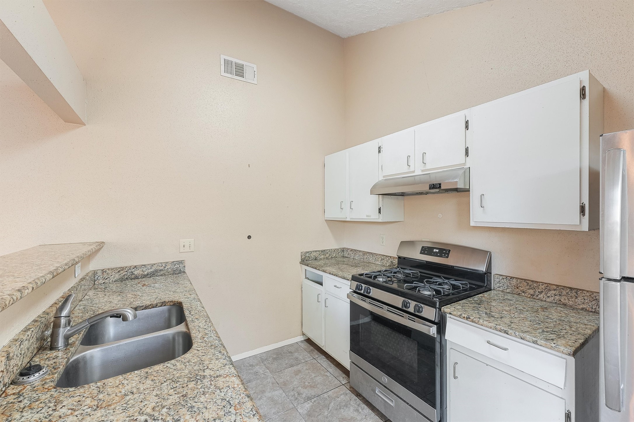 19459 Cypress Canyon Drive Property Photo 12