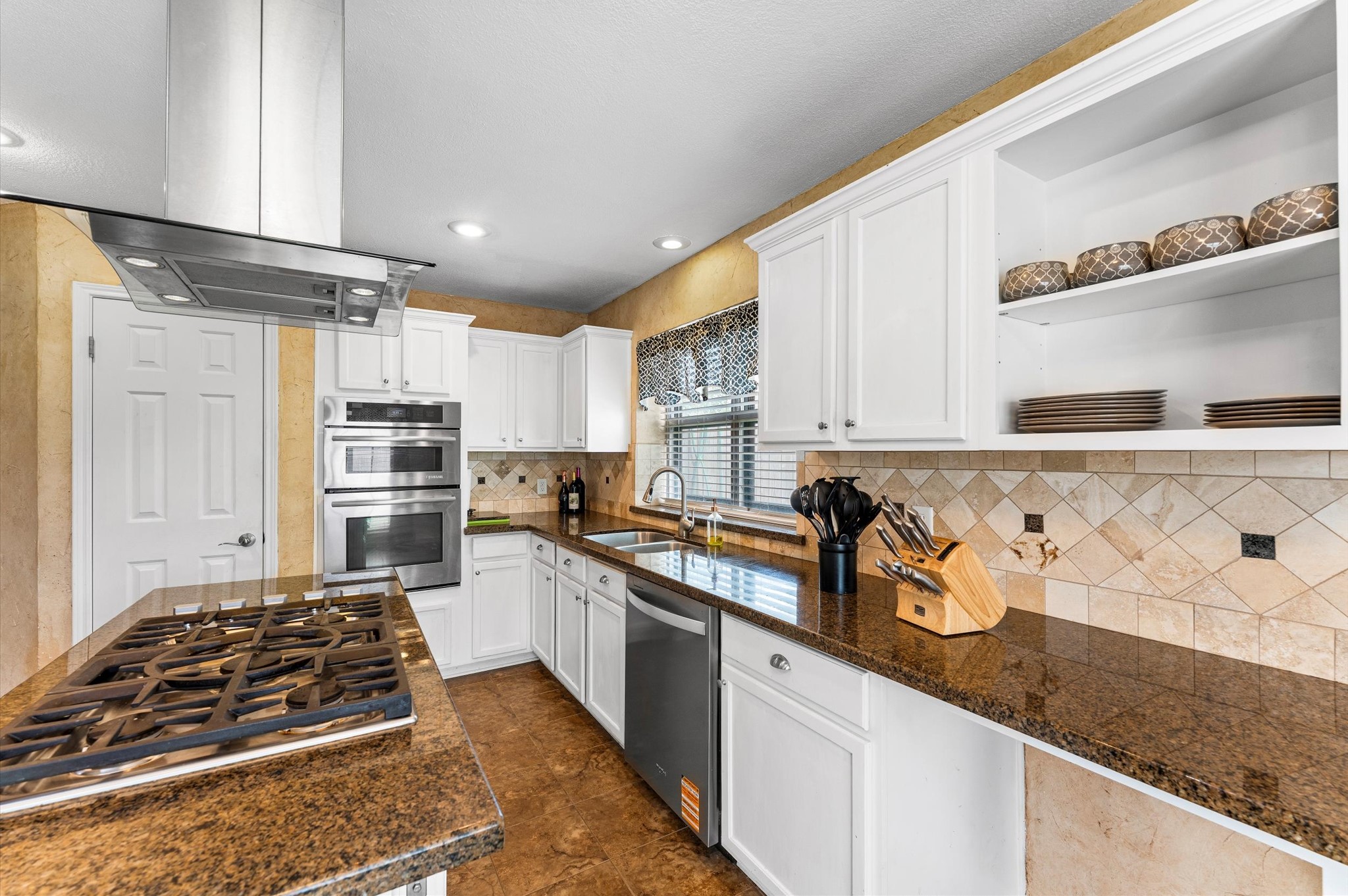 10822 Spruce Drive S Property Photo 16