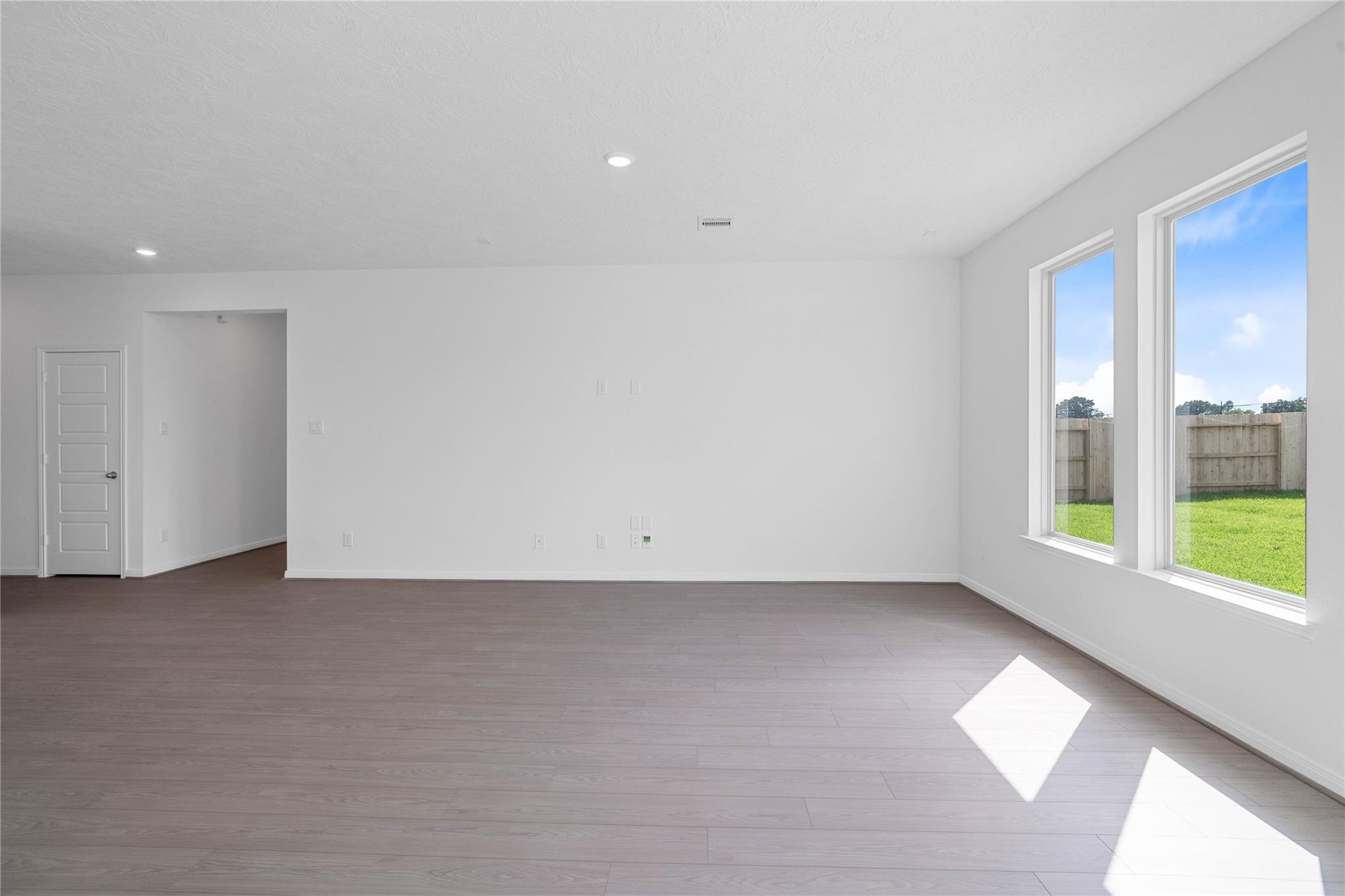 5412 Kindred Street Property Photo 5