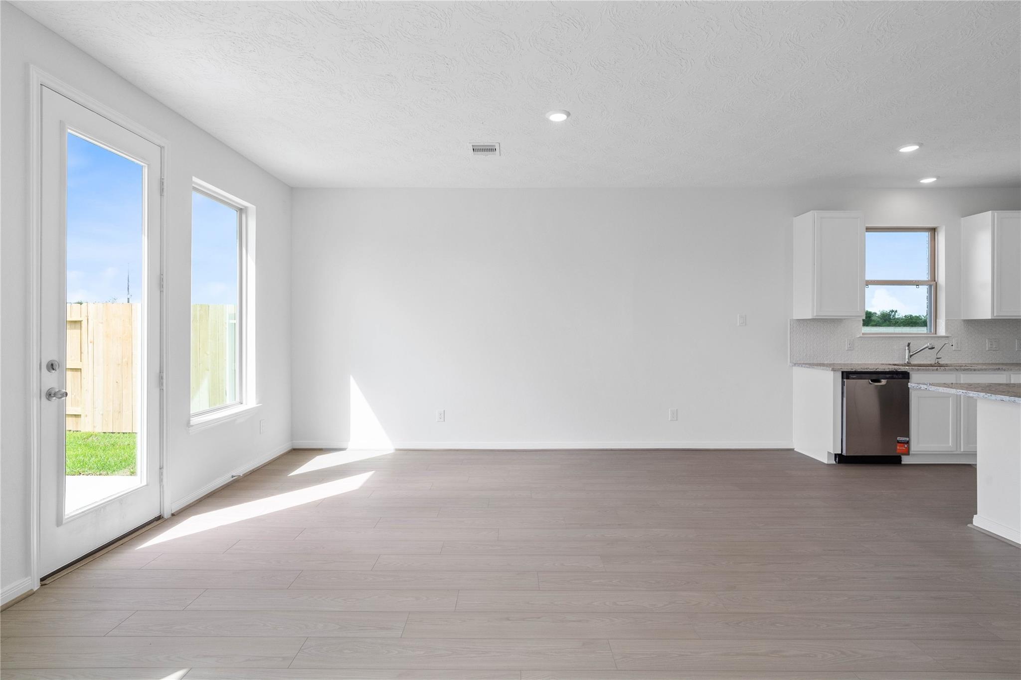 5412 Kindred Street Property Photo 6