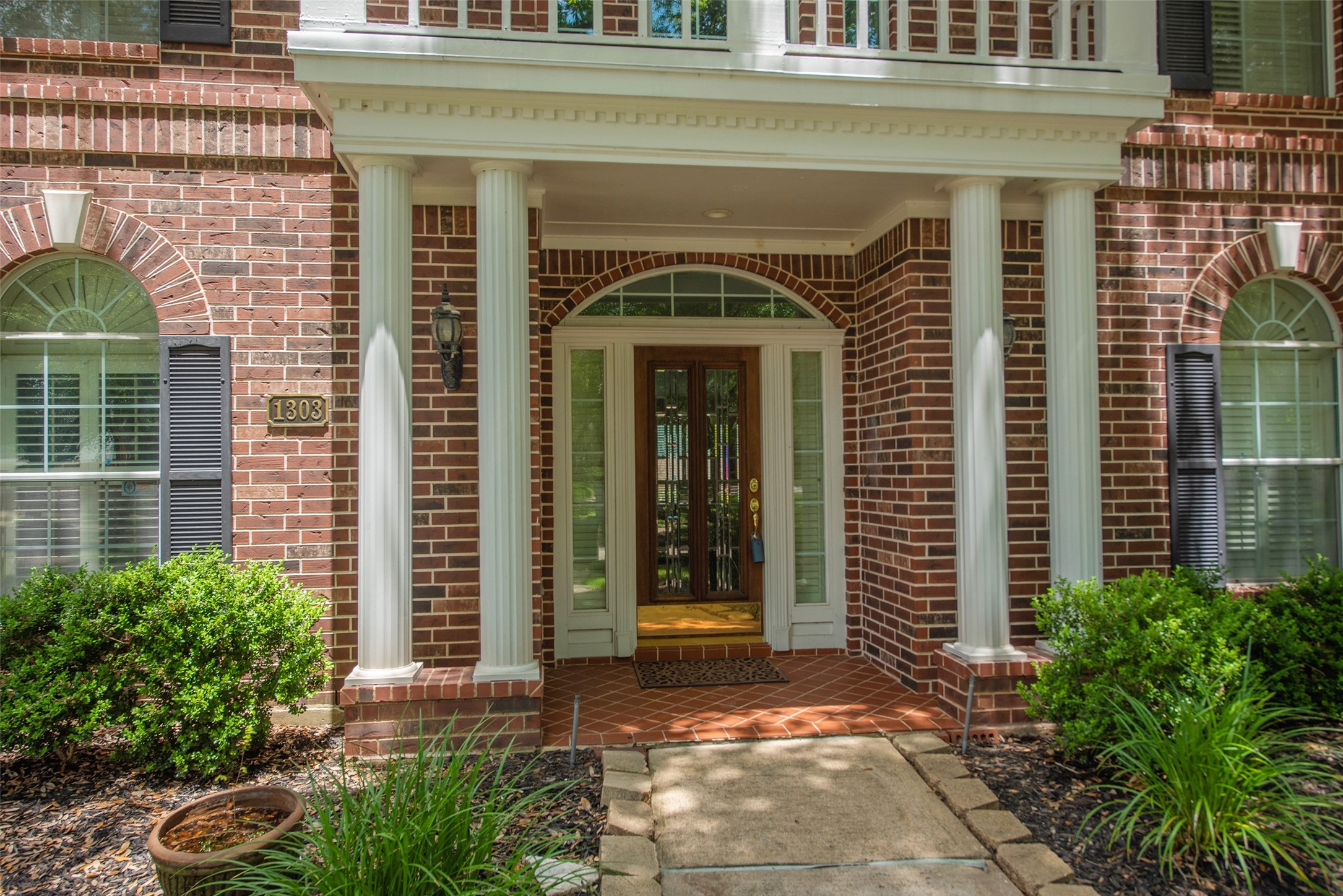 1303 Red Oak Court Property Photo 5