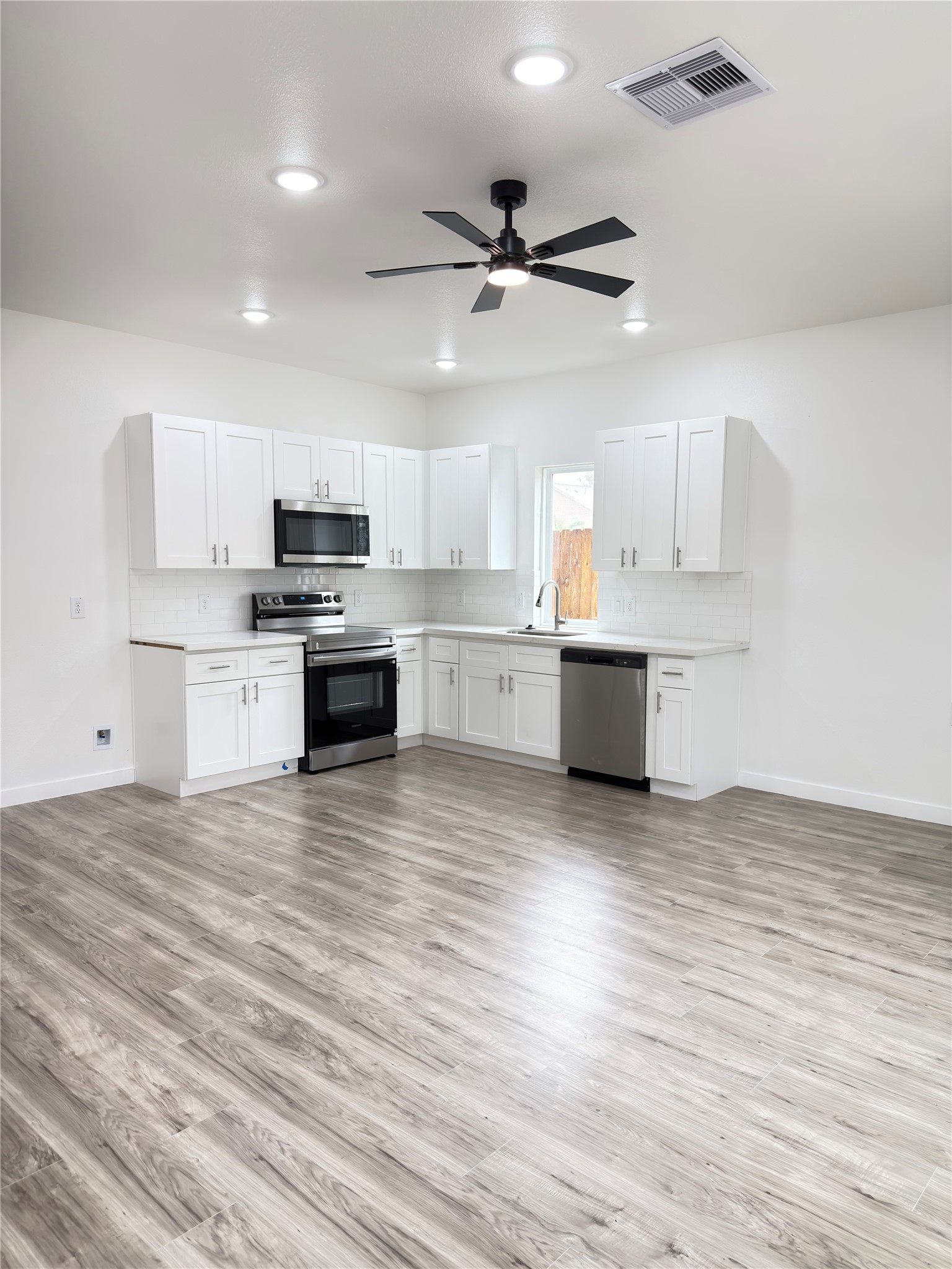 7502 Laura Koppe Road B Property Photo 4