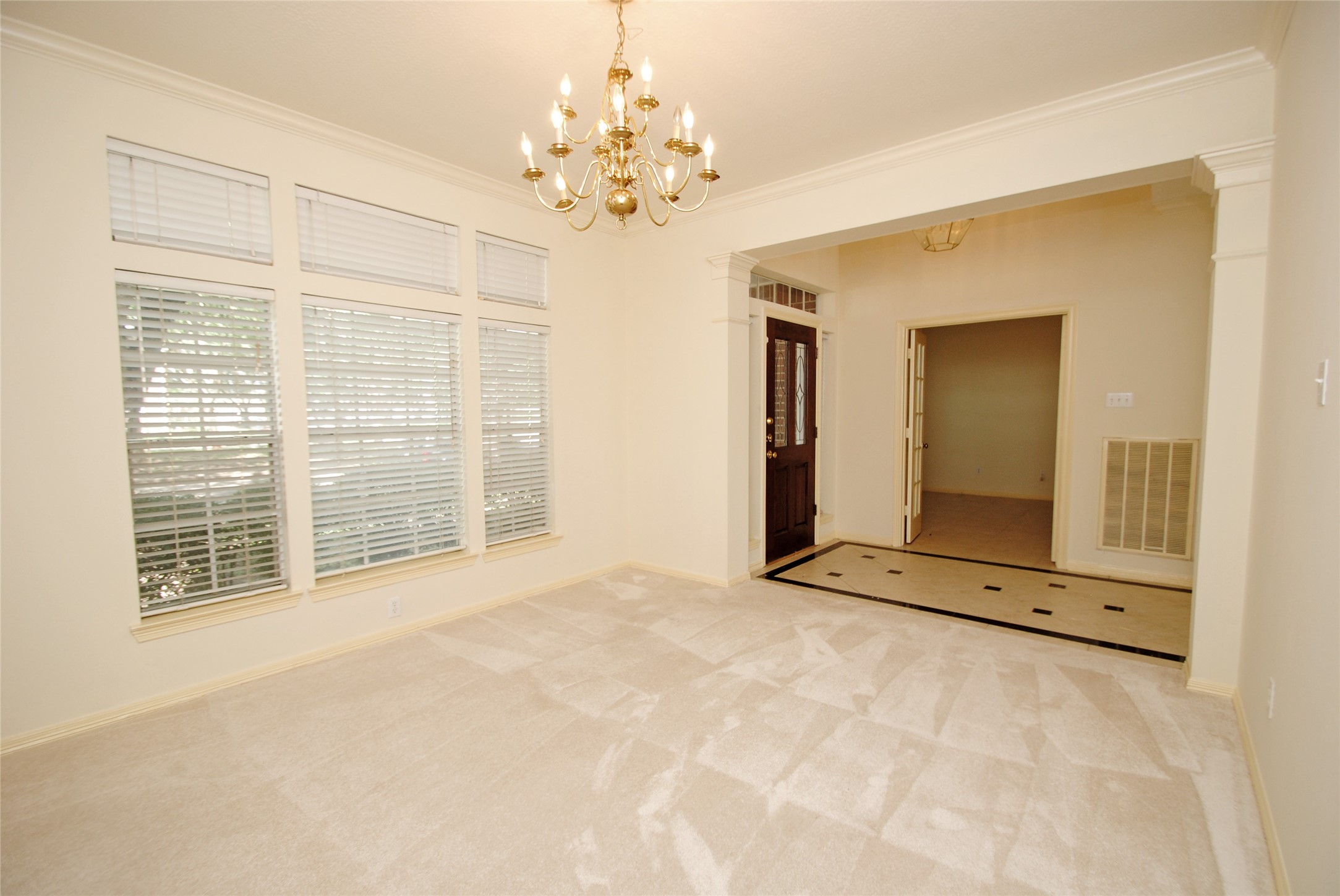 1803 Willow Lakes Drive Property Photo 4