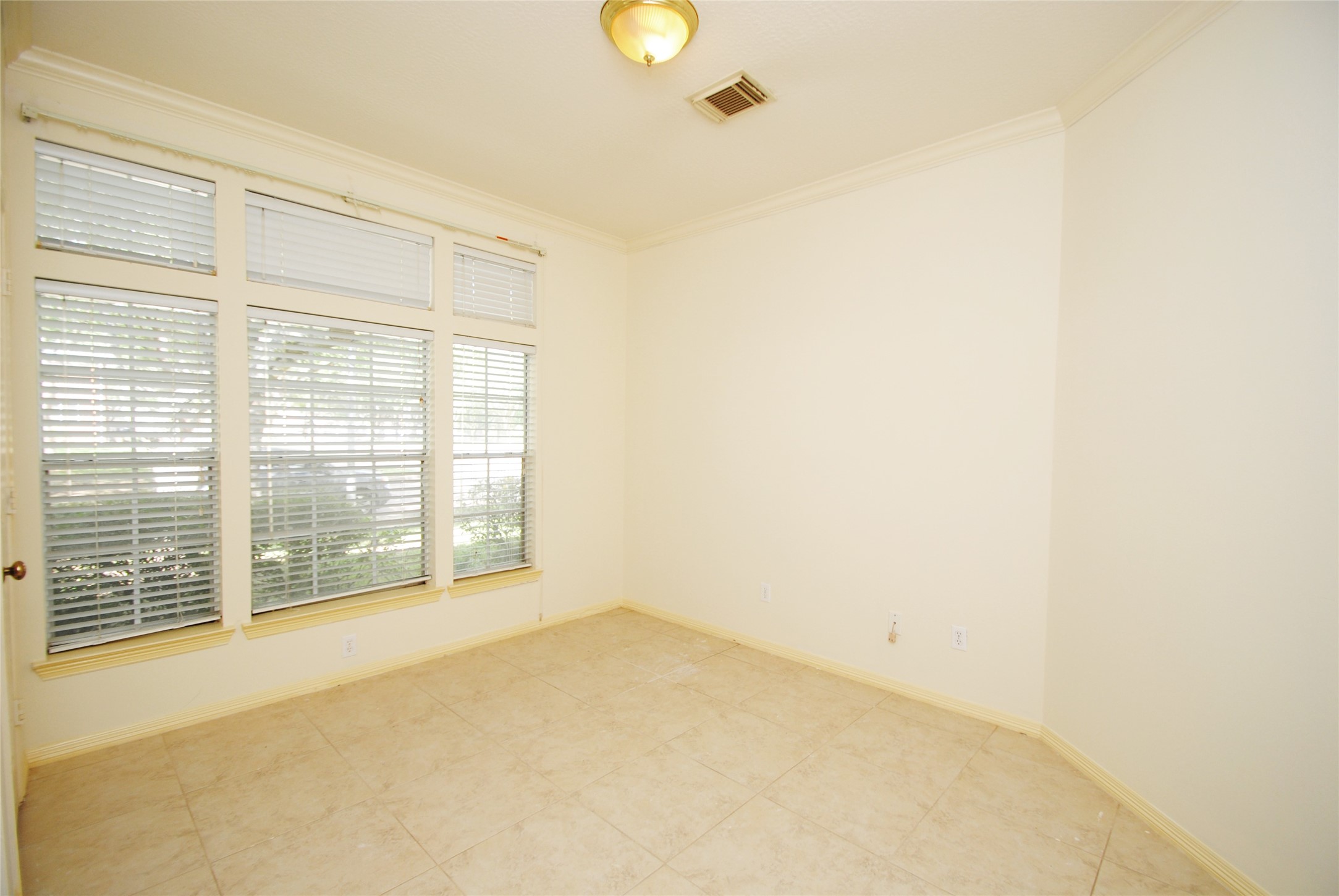 1803 Willow Lakes Drive Property Photo 9