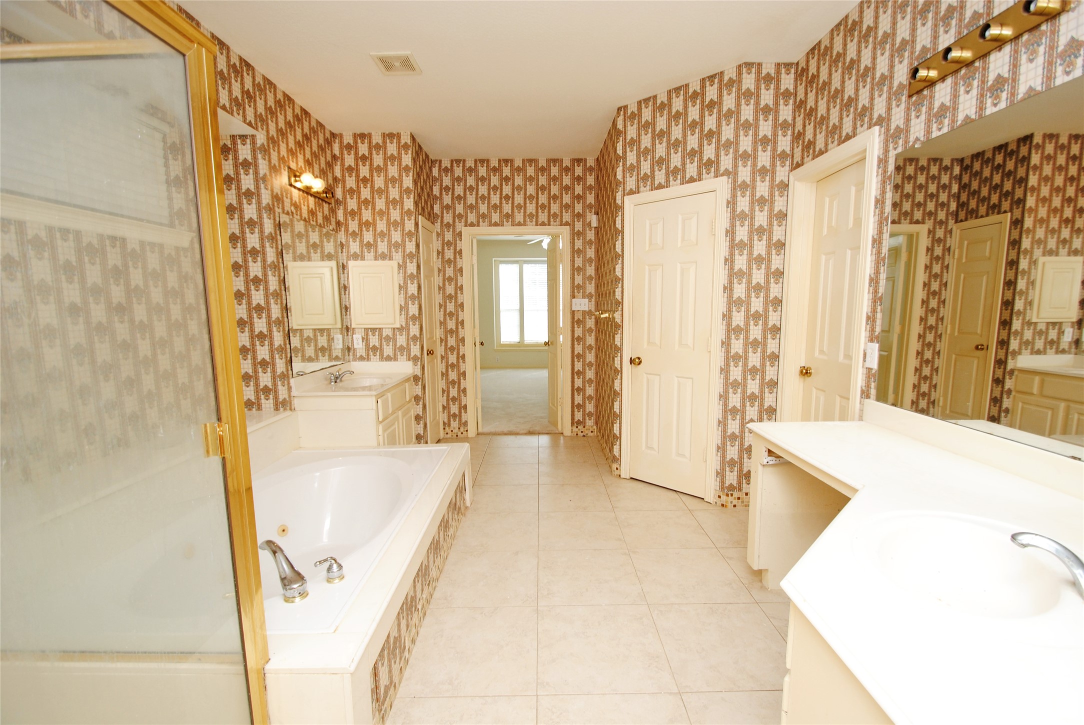 1803 Willow Lakes Drive Property Photo 17