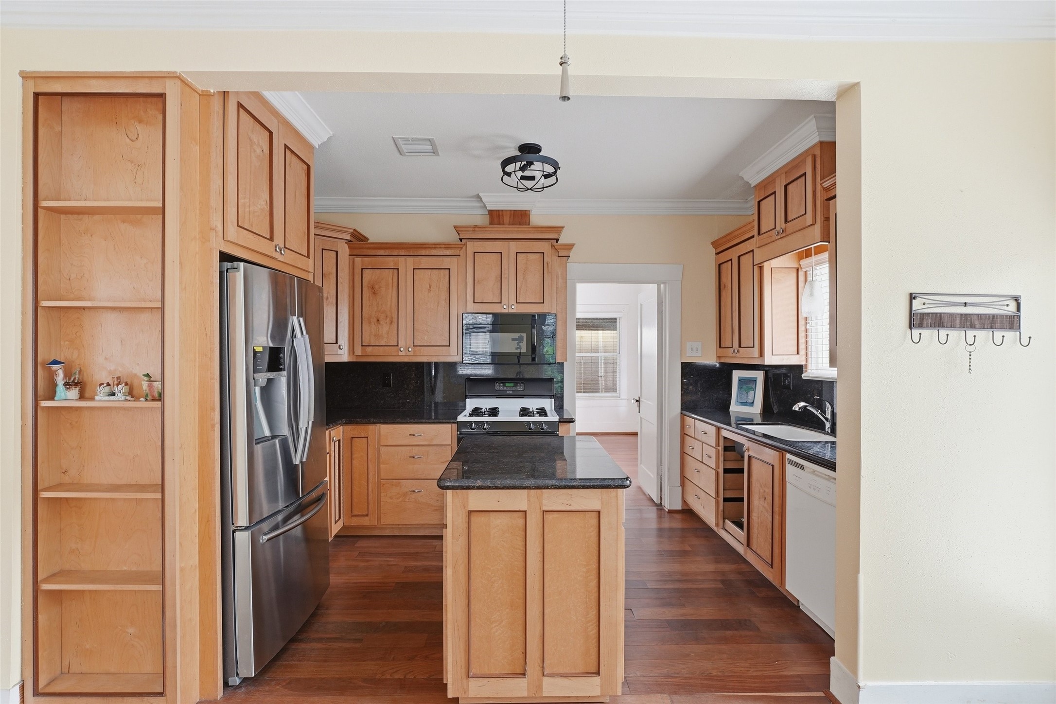3211 Beauchamp Street Property Photo 8