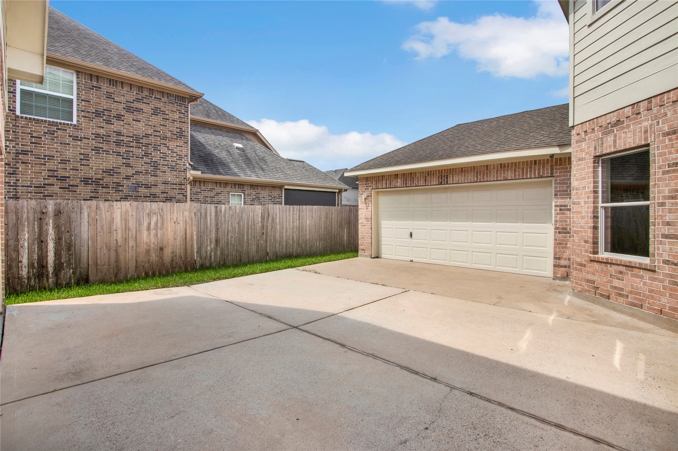 2102 Clearfield Springs Court Property Photo 32